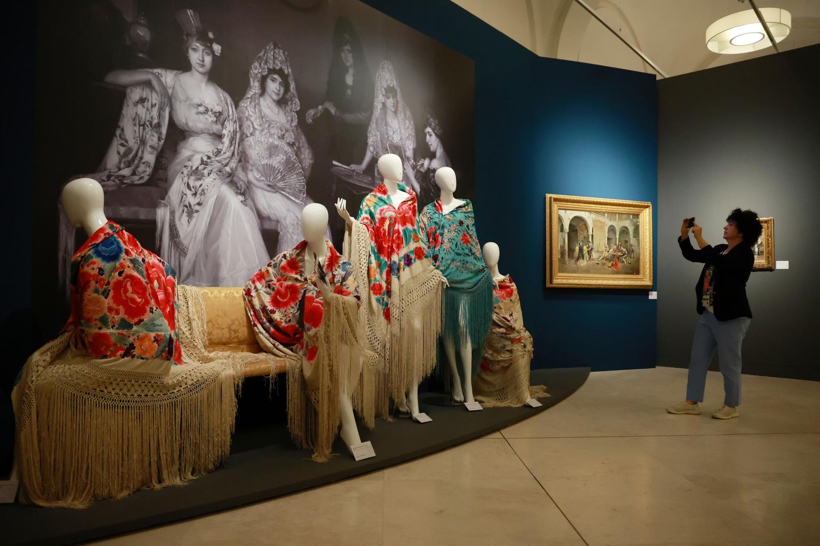 La nueva exposición de Mantones de Manila de la colección Perraut, en imágenes