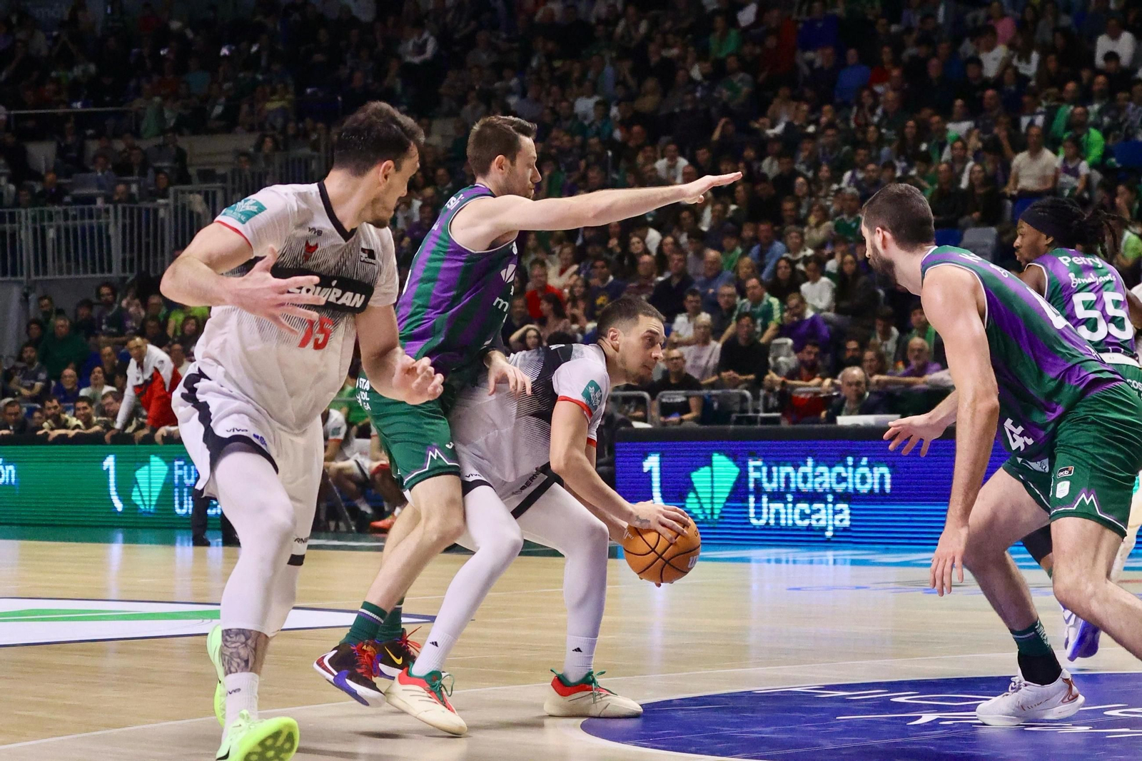 El Unicaja-Covirán Granada, en fotos