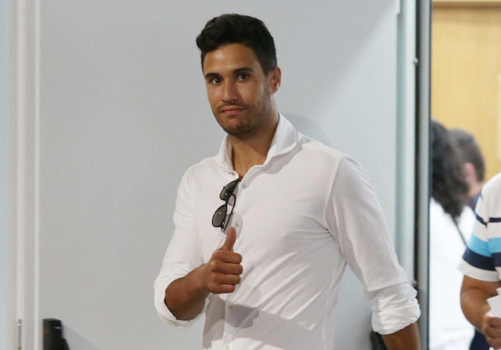 Munir, a la salida del reconocimiento médico en La Rosaleda.