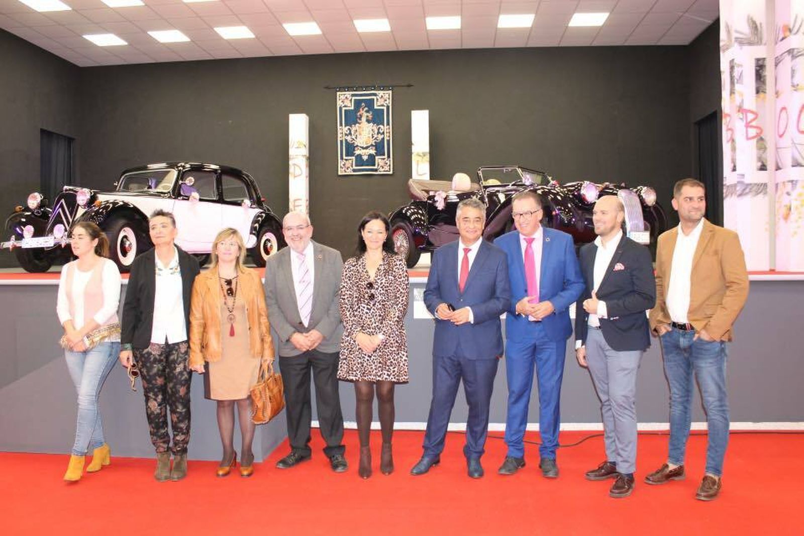 Dirigentes institucionales en la inauguración de la muestra.