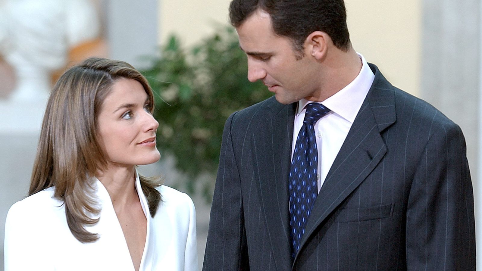 Doña Letizia y el príncipe de Asturias en la presentación oficial de su compromiso