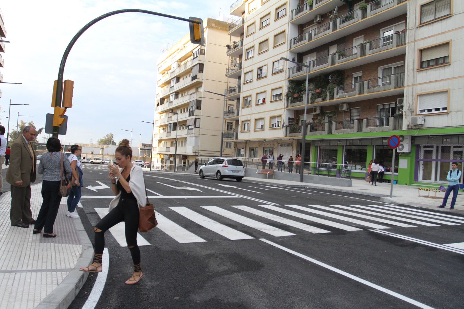 Reapertura de la Avenida de Cádiz al tráfico.