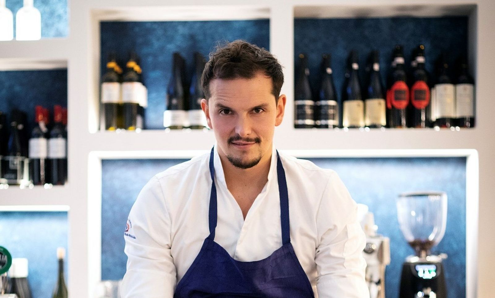 El cocinero colombiano Juan Arbelaez, entre fogones.