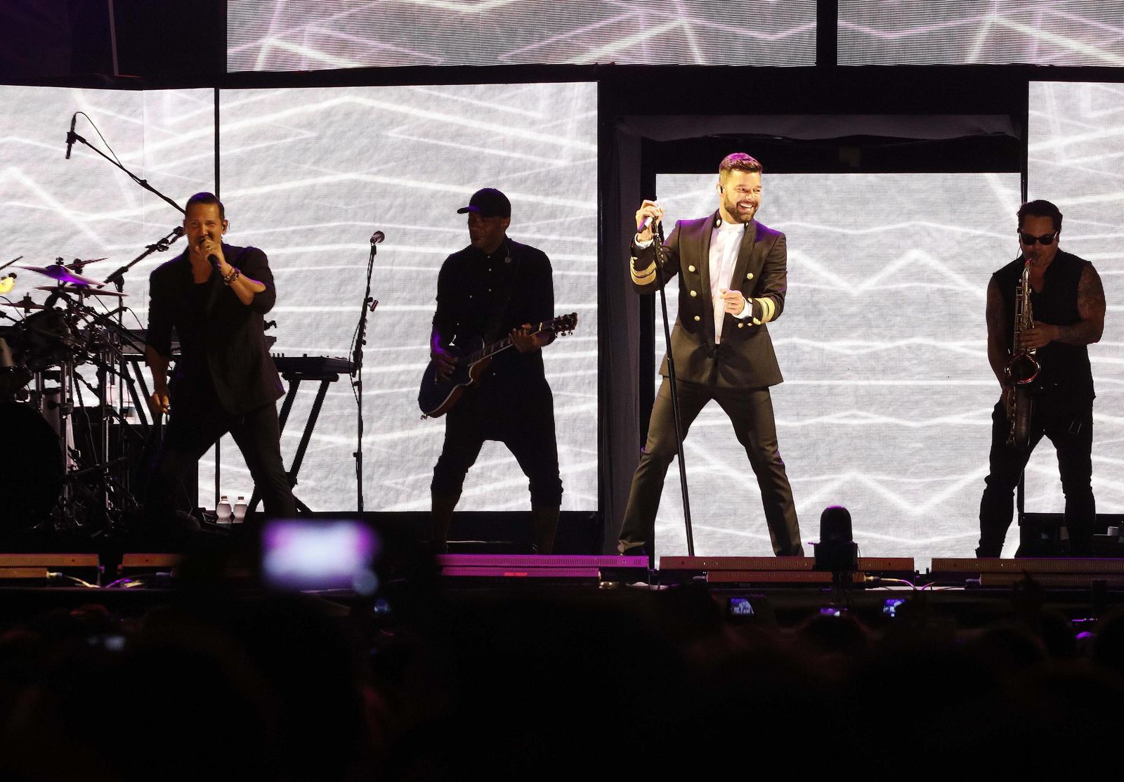 La 'fiebre' de Ricky Martin reúne a 9.000 almerienses