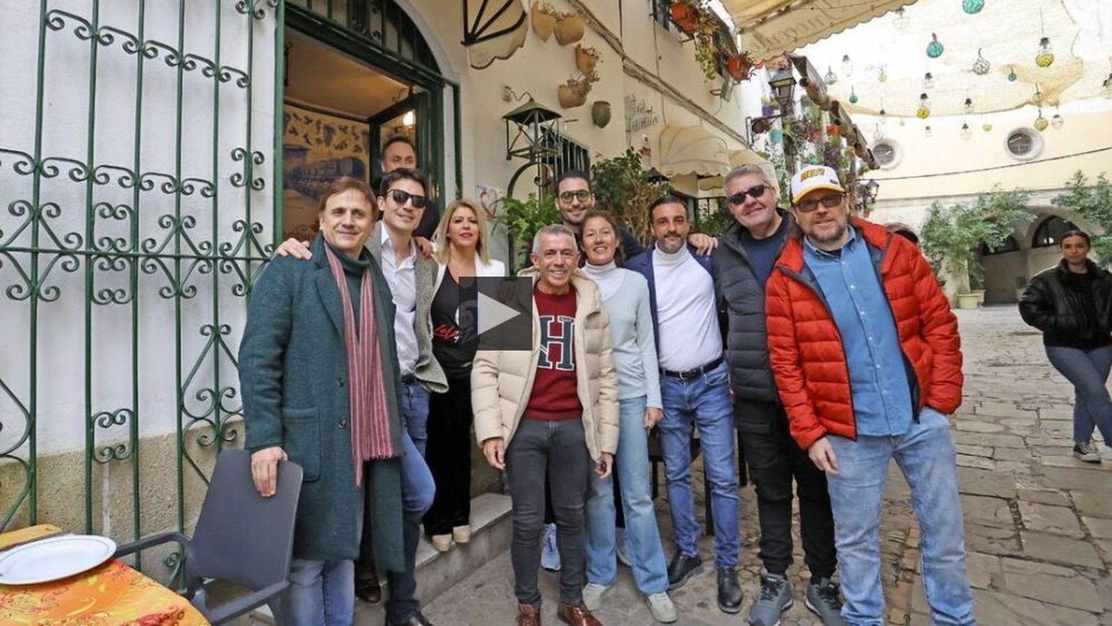 Famosos en calle Pescadería Vieja, Jerez.