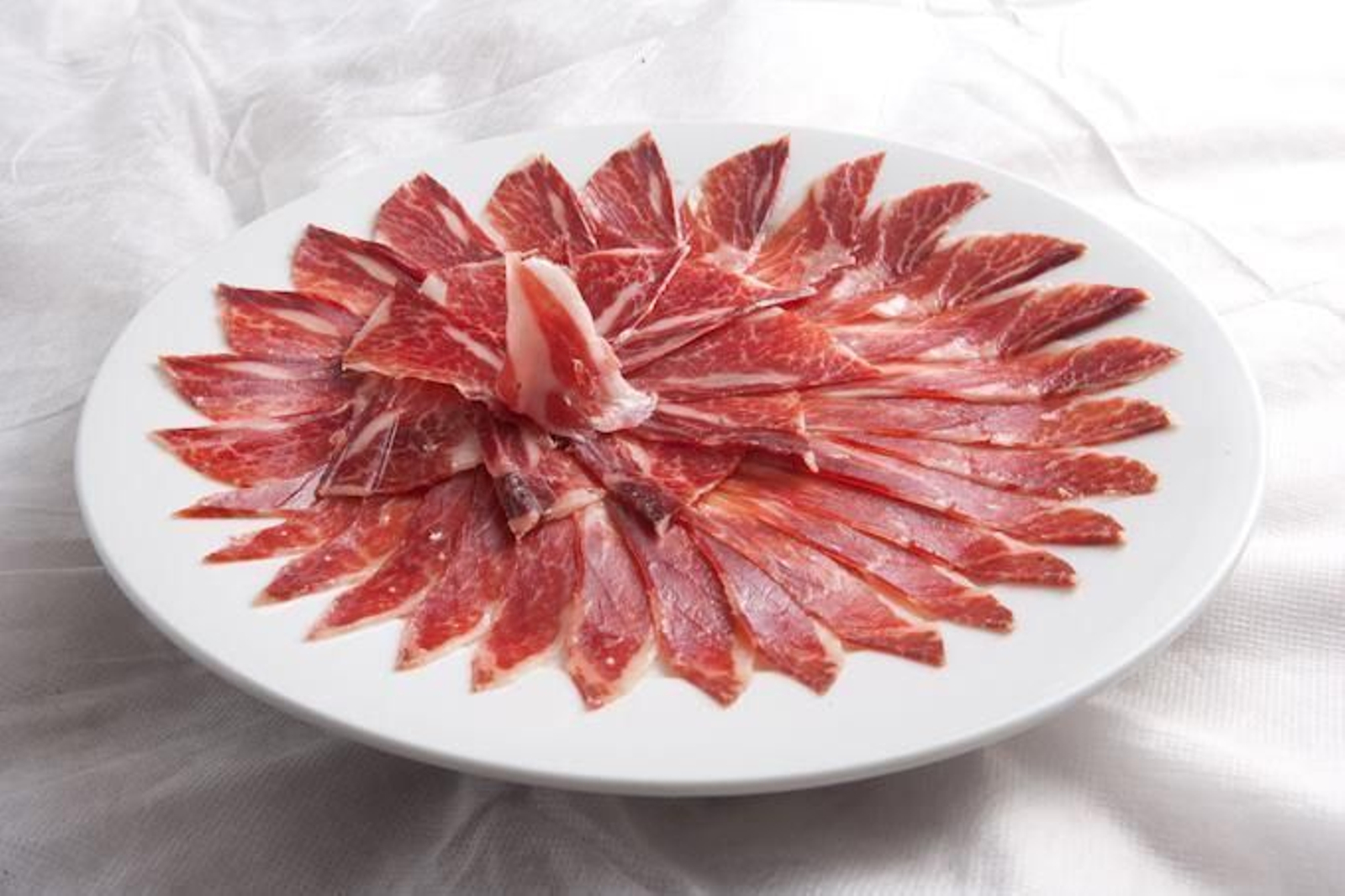 Beher sólo trabaja con jamón ibérico de bellota con montanera del Valle de Los Pedroches Beher sólo trabaja con jamón ibérico de bellota con montanera del Valle de Los Pedroches