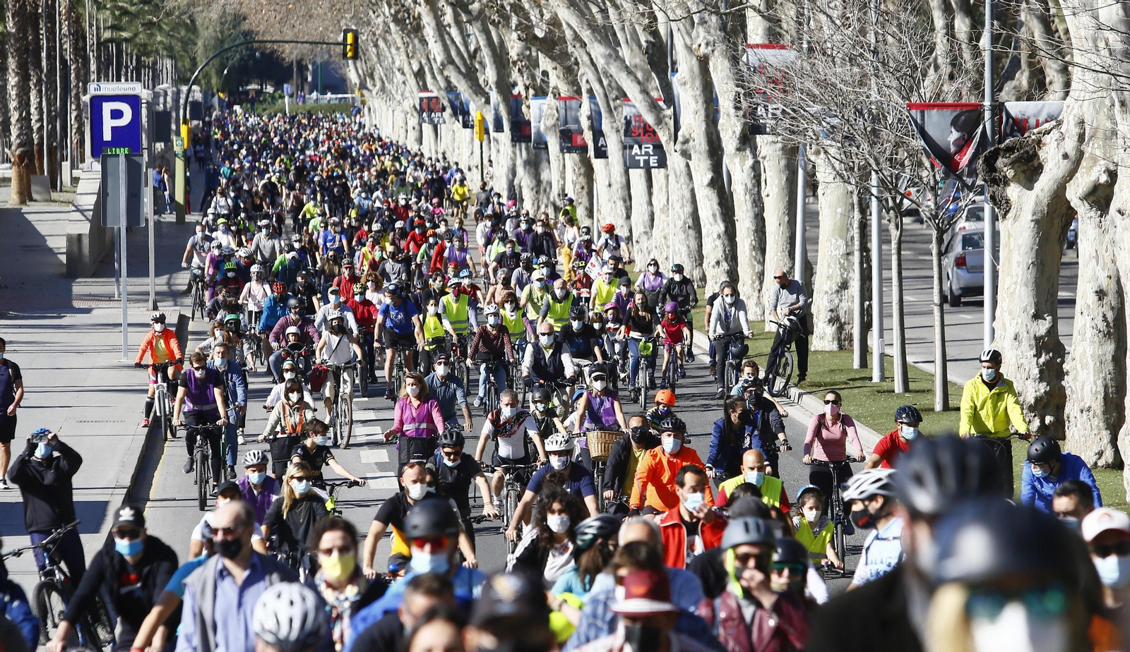 Fotos de la marcha de cientos de bicis en Málaga