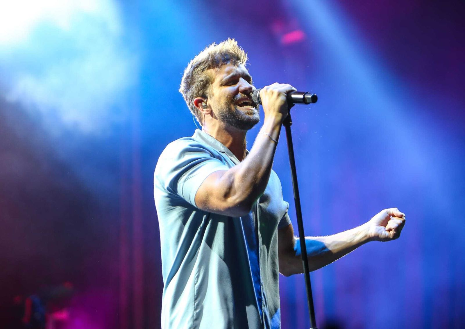 Pablo Alborán durante su concierto en Sancti Petri.