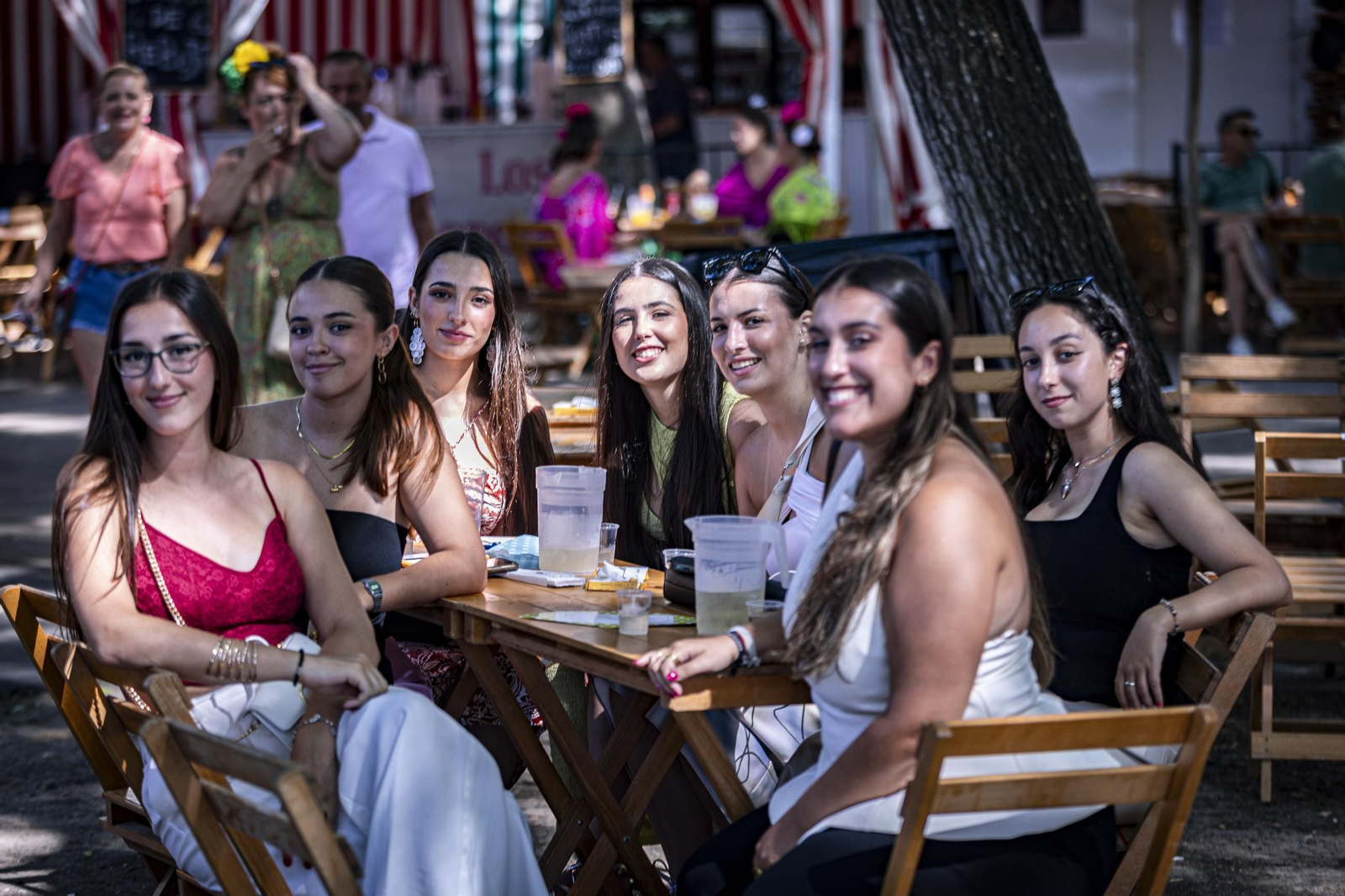 Búscate en las imágenes del Día de la Mujer de la Feria del Carmen y de la Sal de San Fernando