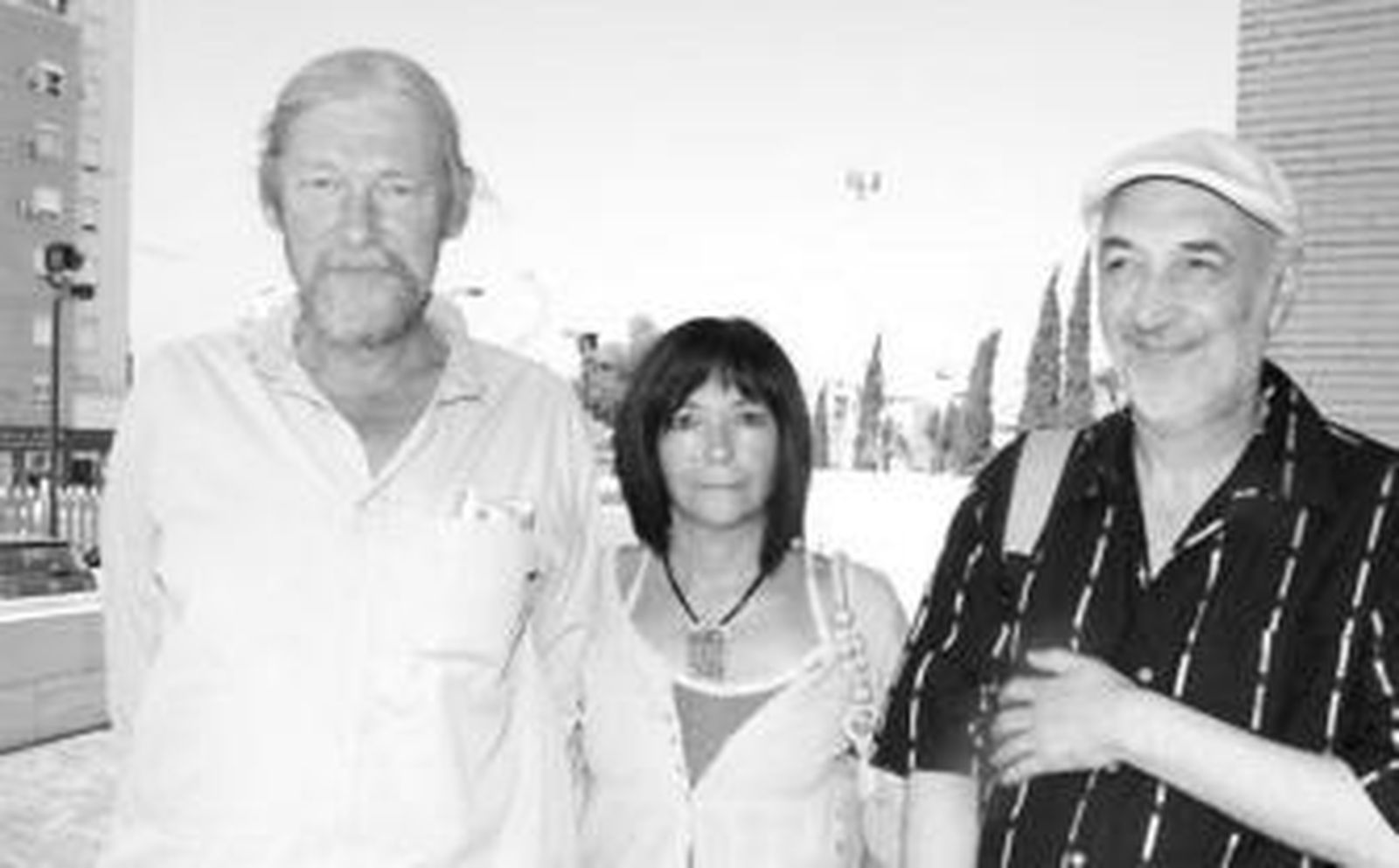 Frank McHugh junto a Anita Muñoz Vably y Ghislain Olivier en una visita a Almería.