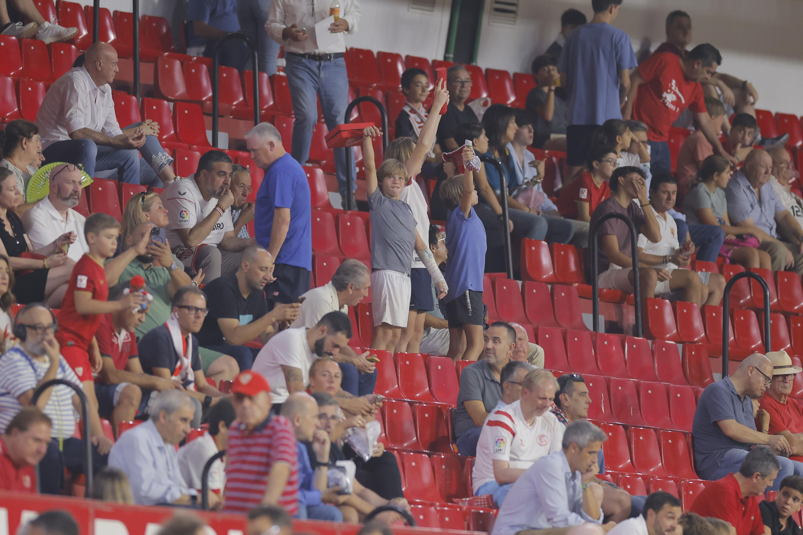 Búscate en las fotos del Sevilla-Rayo