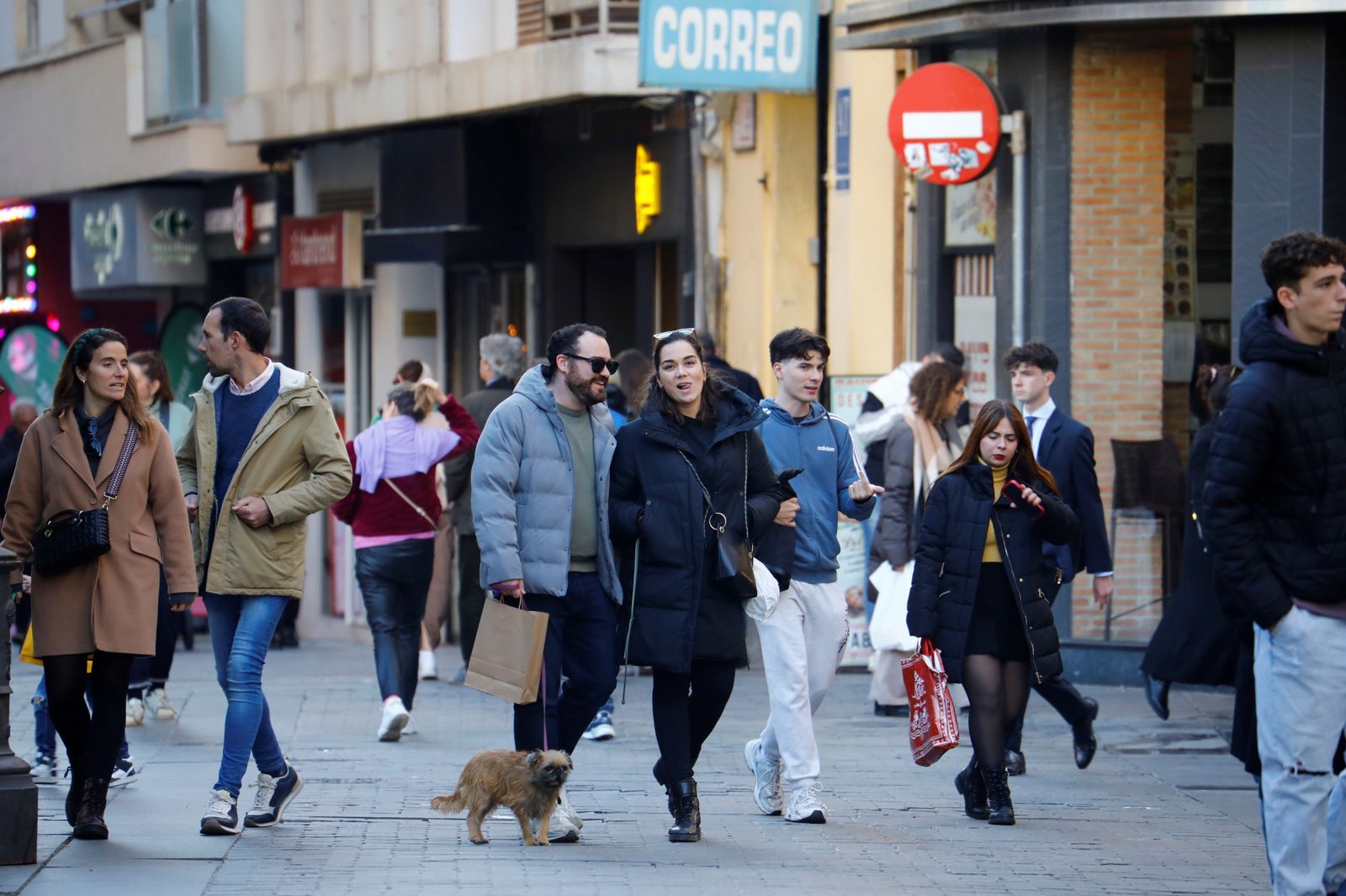 El gran ambiente en las calles de Córdoba en la previa de la Nochevieja, en fotografías