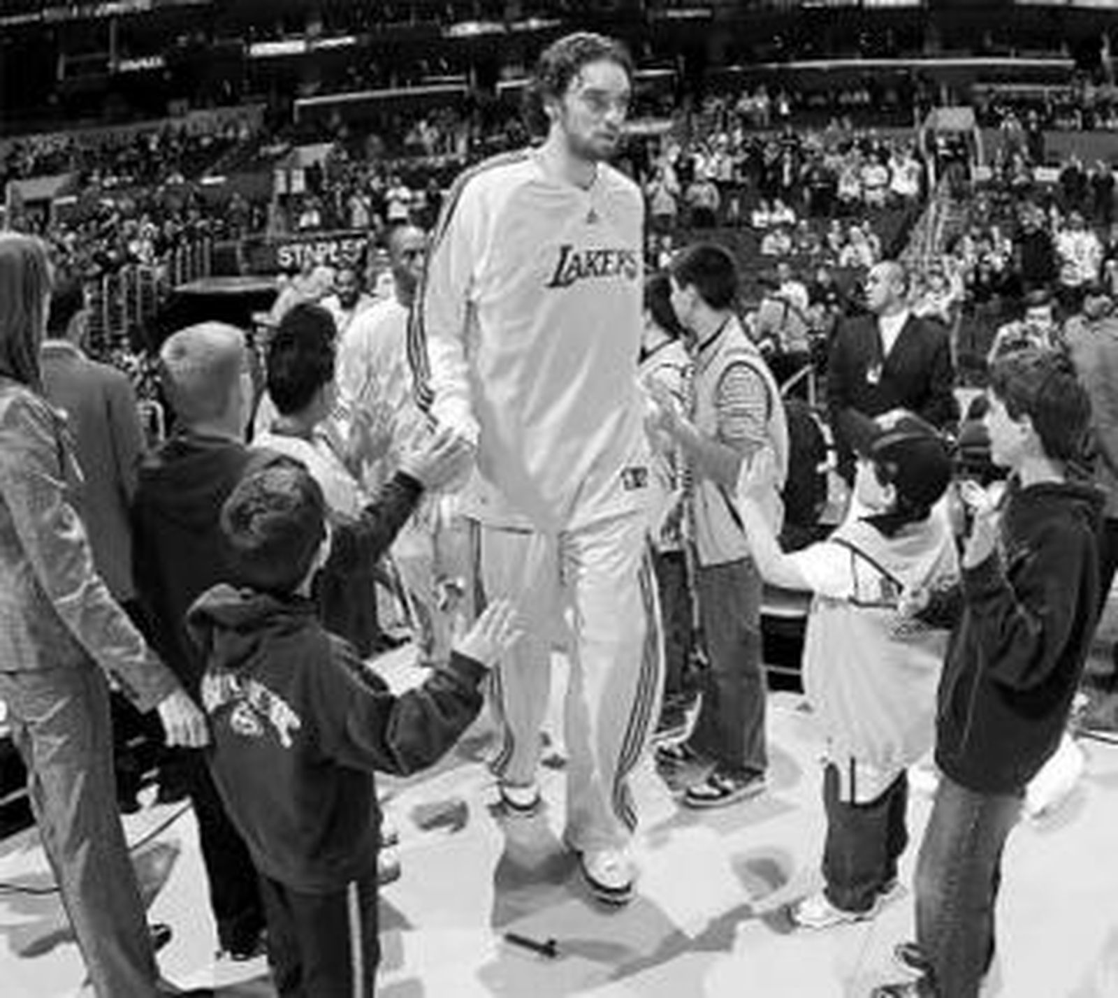 La llegada de Pau Gasol a Los Ángeles causó una gran expectación.