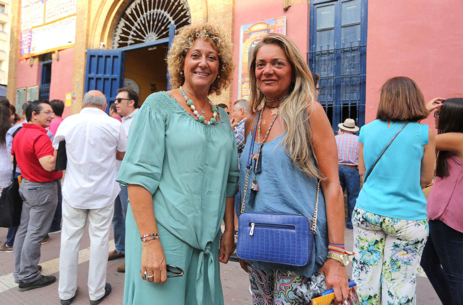 Ambiente en la Plaza de Toros de la Merced