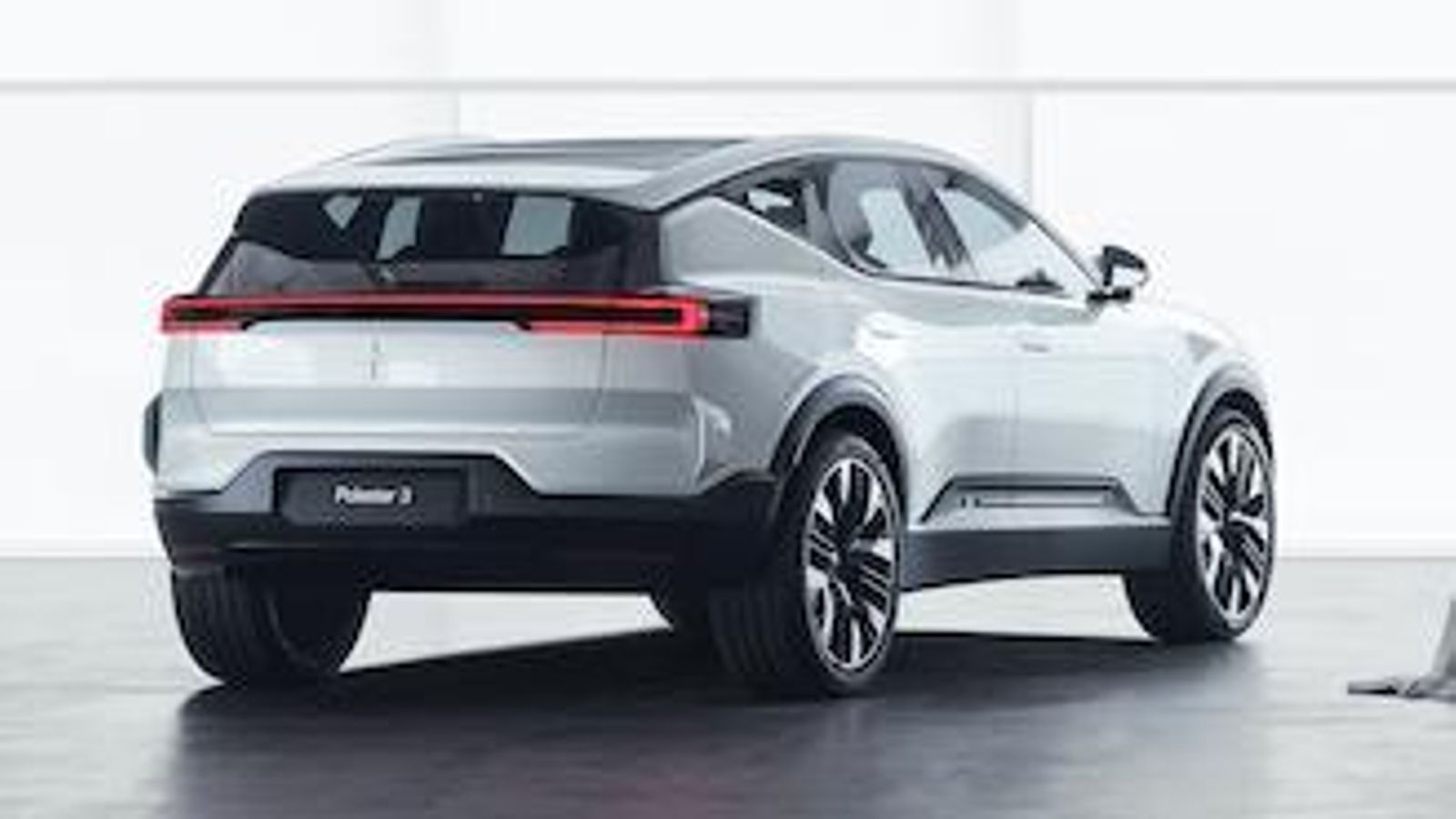 El Polestar 3 tendrá una autonomía de unos 600 km, lo que hace pensar que sus baterías alcanzarán capacidades cercanas a los 100 kWh.