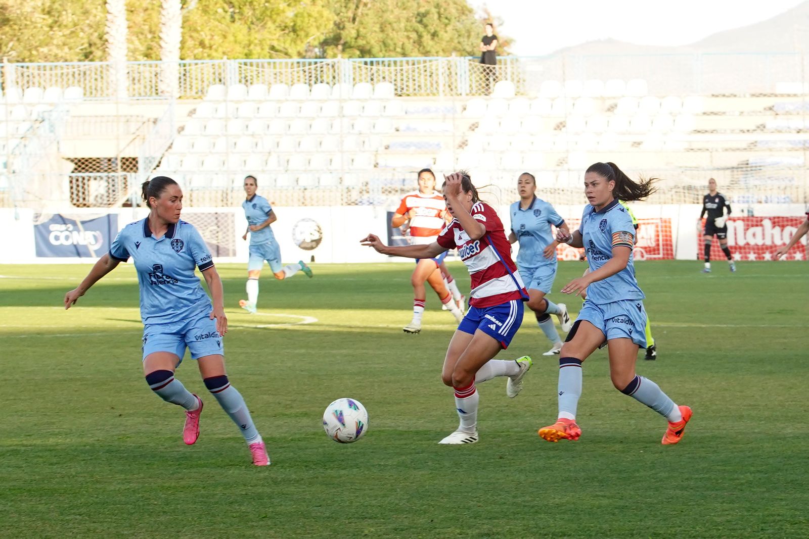 Las mejores imágenes del Granada CF - Levante UD en Motril