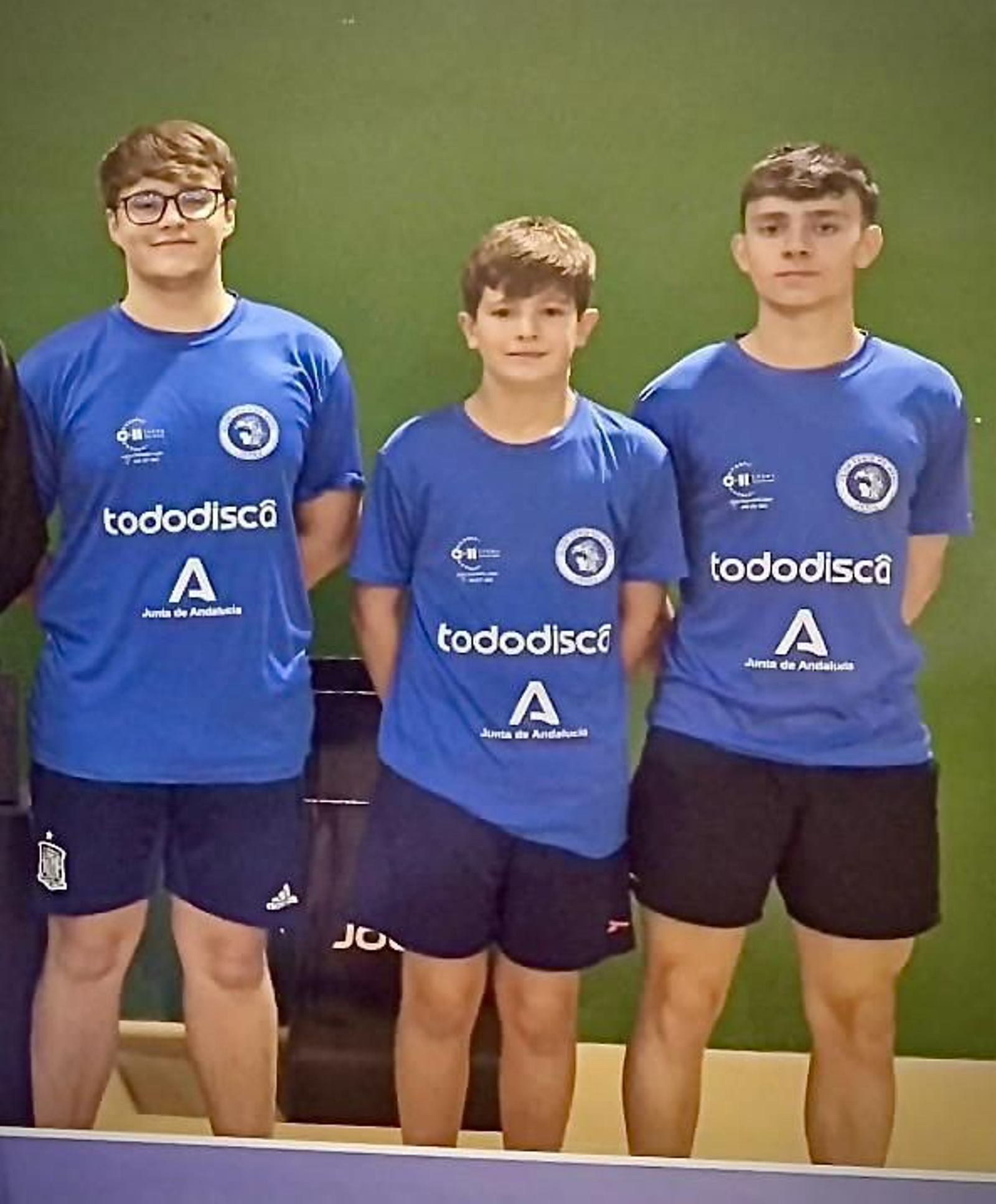 Los jóvenes Jesús Fabra, Javier Galán jr. y Fernando Izquierdo dieron al Tododisca el triunfo ante el Tecnik 87 de Huelva.