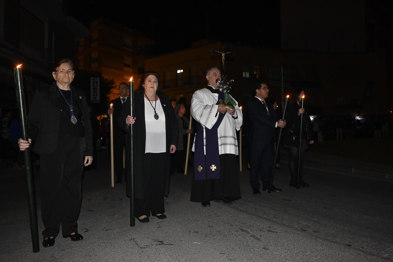 El Vía Crucis de la Semana Santa de Huelva, en imágenes
