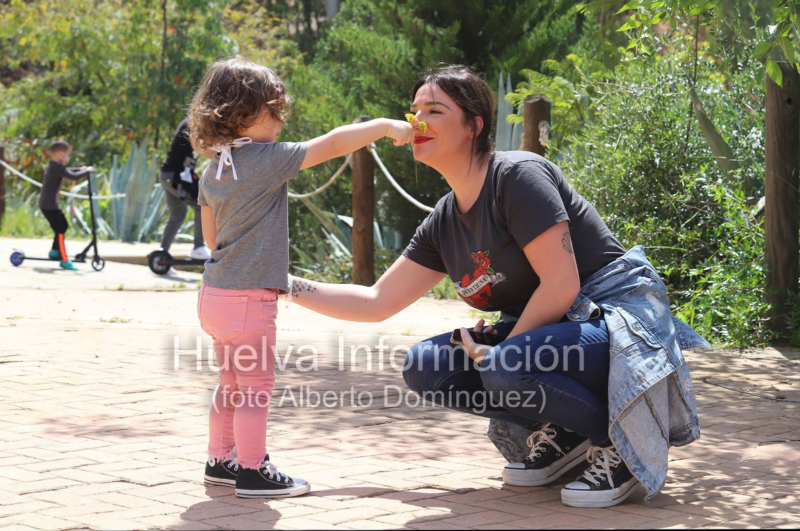 Imágenes del primer día de la salida de niños a la calle en el estado de alarma por coronavirus