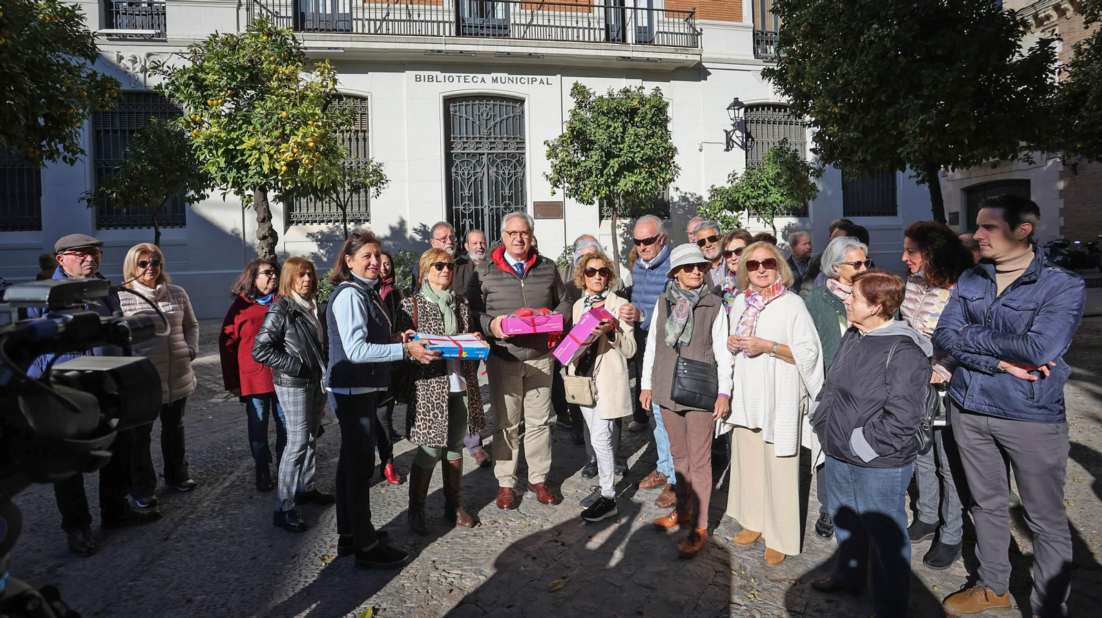 Protesta para tratar de 'amarrar' la recuperación del Archivo Municipal de Jerez.
