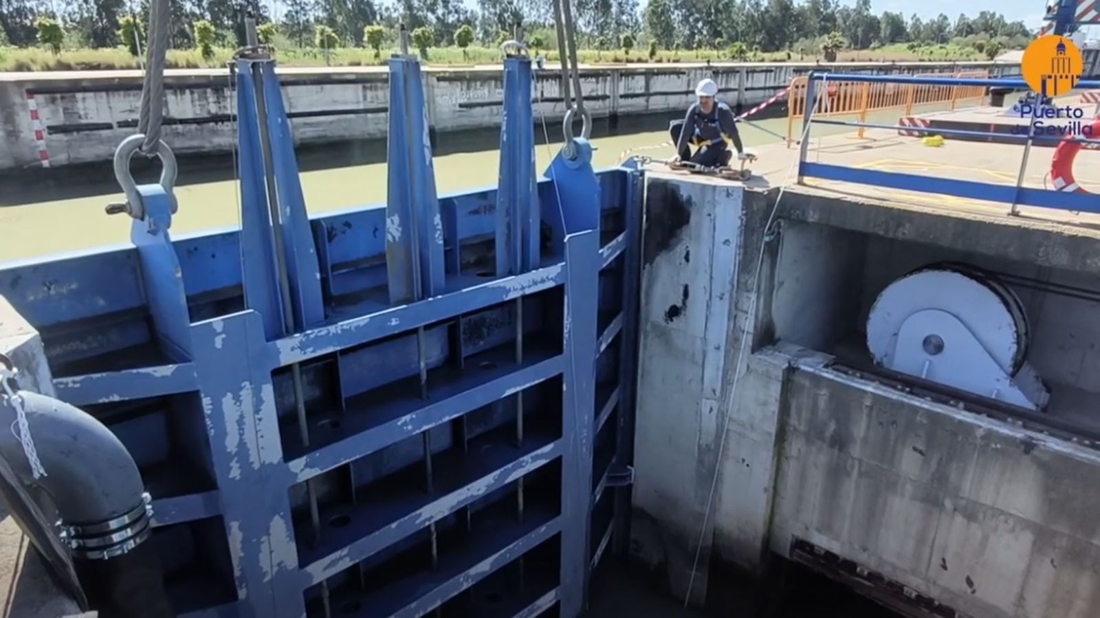 Concluye el mantenimiento de las compuertas de la esclusa con 1,5 millones de inversión