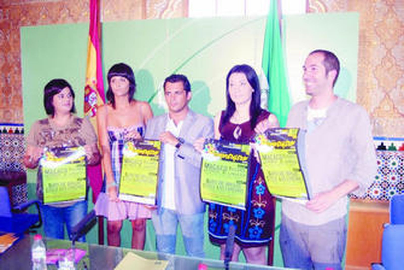 Raúl Perales junto a Anabel Mateos, María José Herrada, Emma Sola y Víctor Sola.