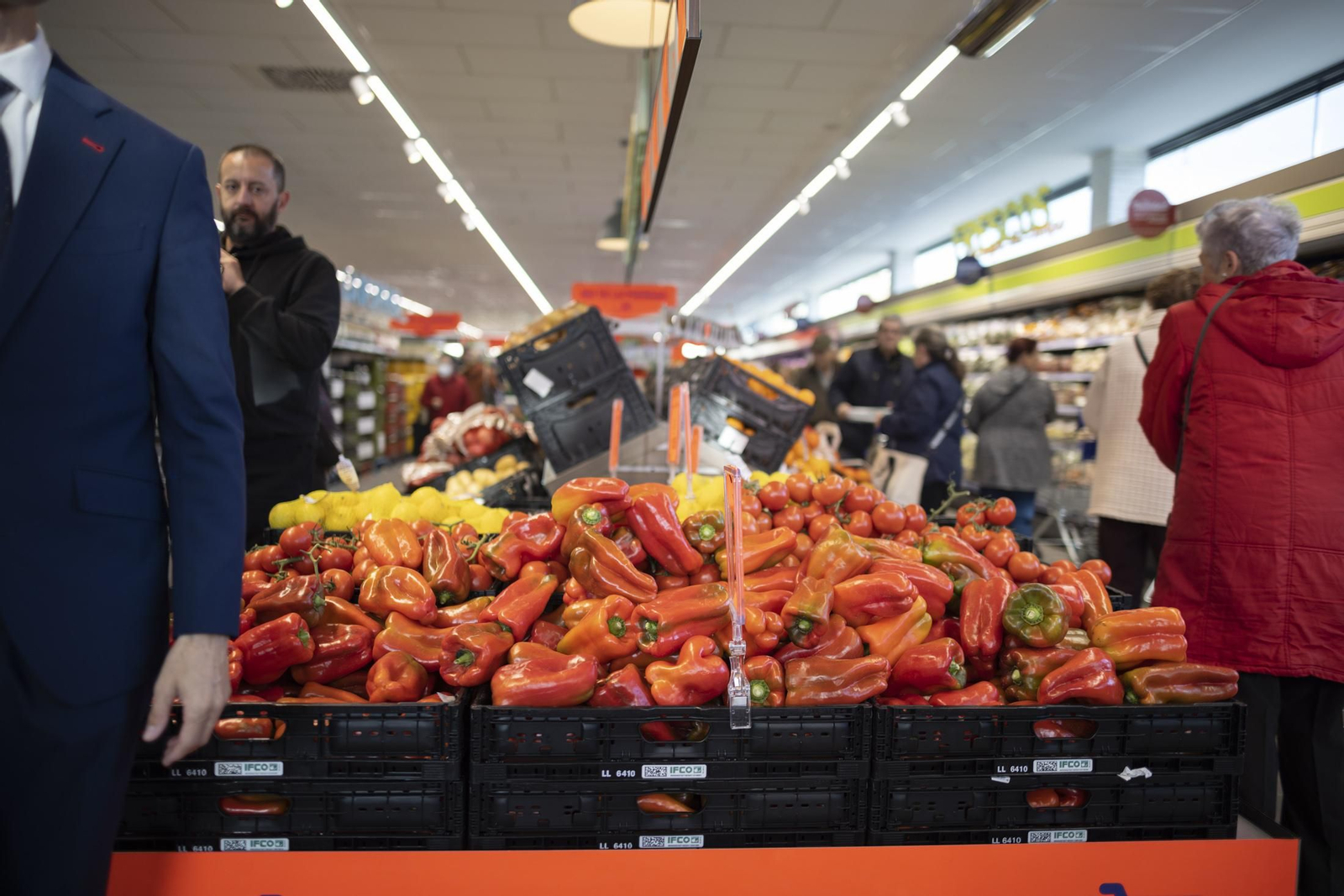 Imágenes de la inauguración del nuevo ALDI en la avenida de Andalucía
