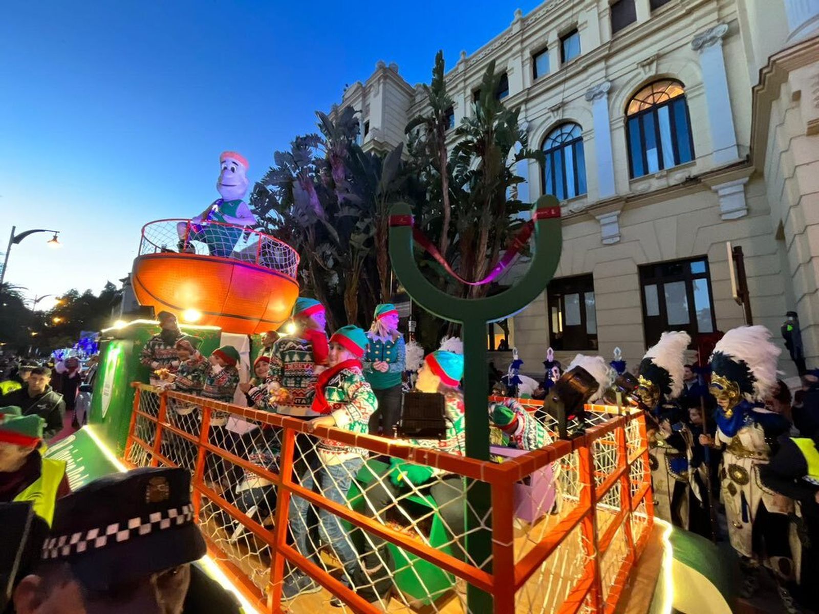 Málaga CF y Unicaja traen ilusión deportiva en la Cabalgata de Reyes