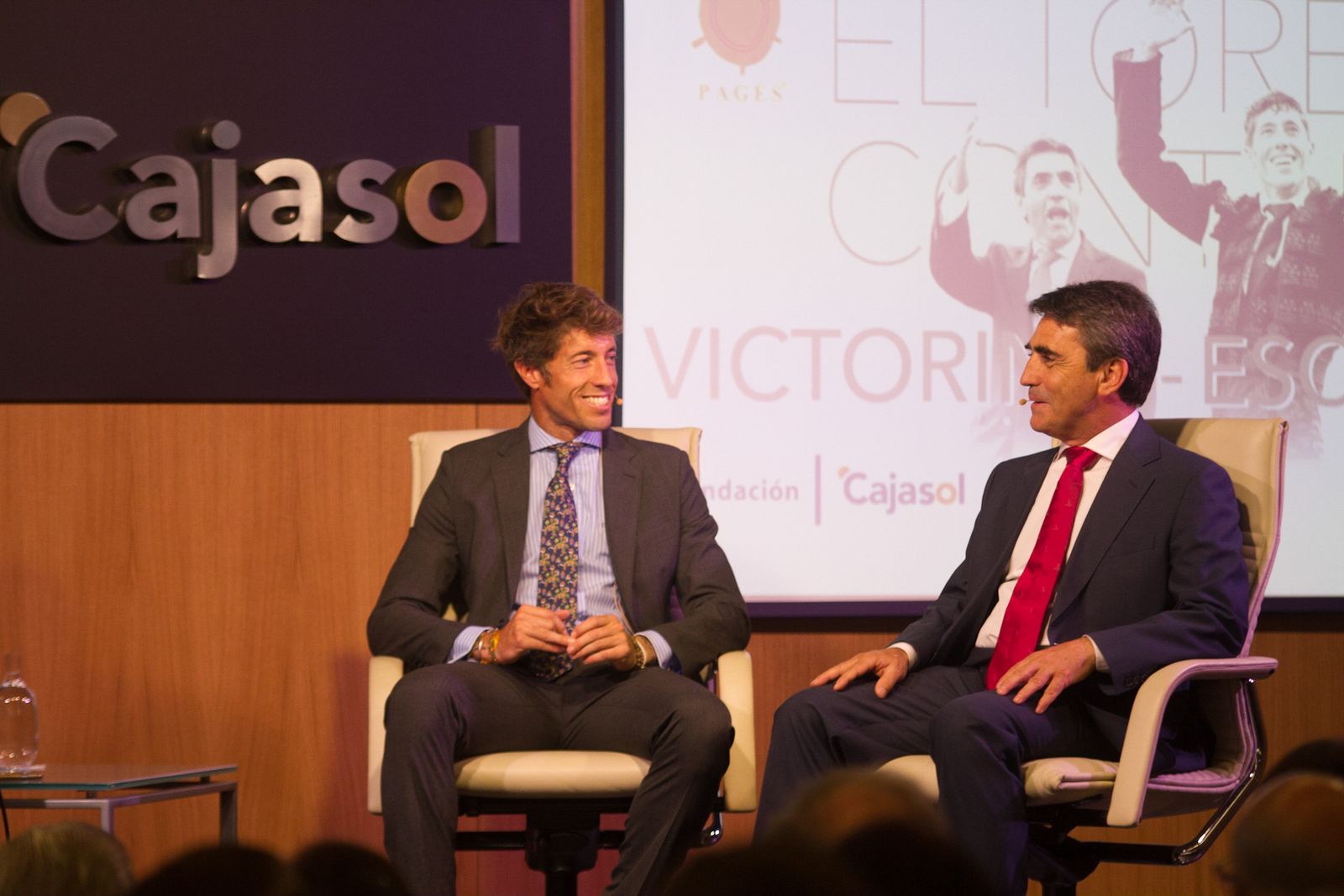 Manuel Escribano y Victorino Martín, ayer, en Cajasol.