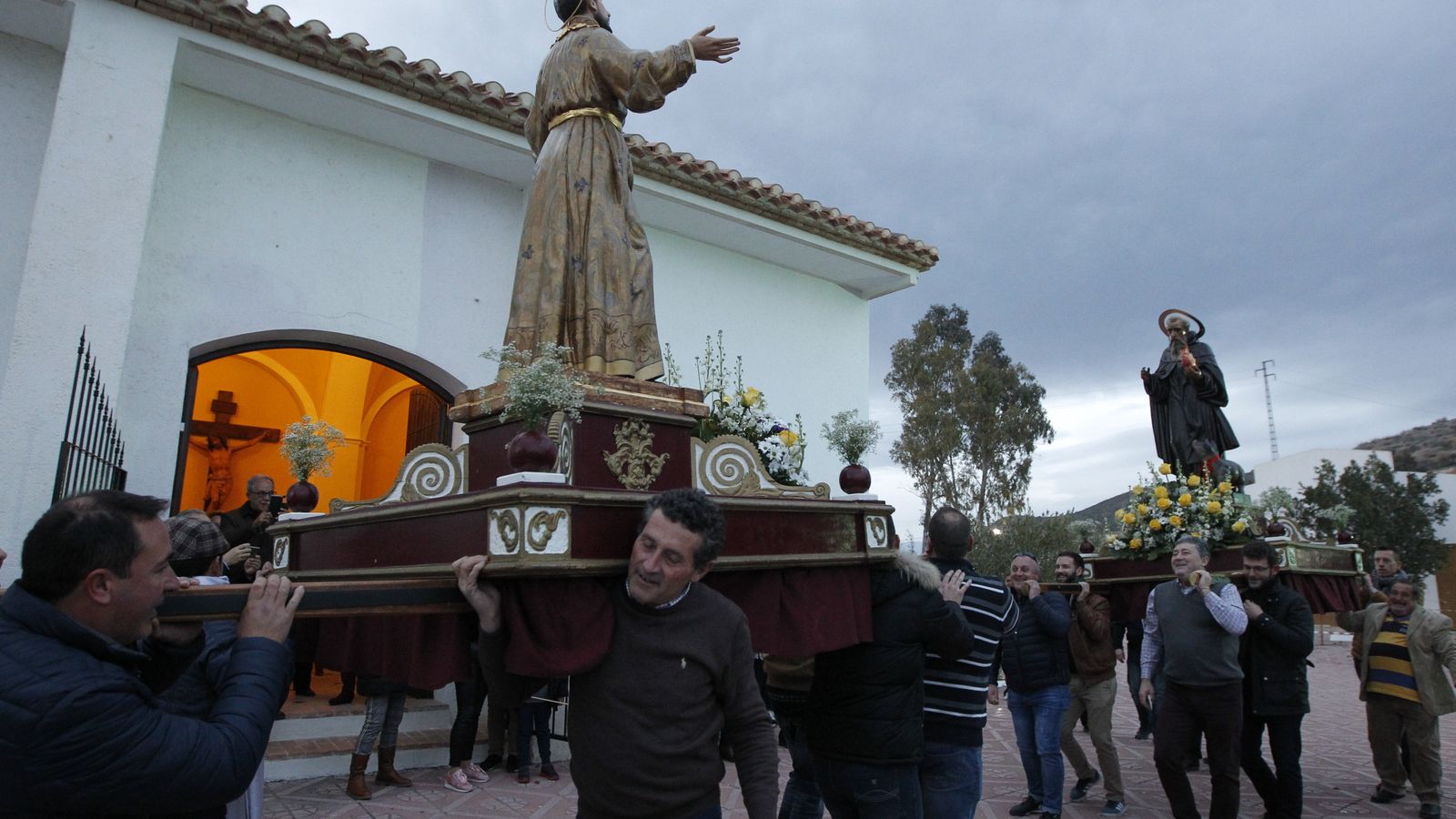 Momento del encierre de los dos santos en su ermita