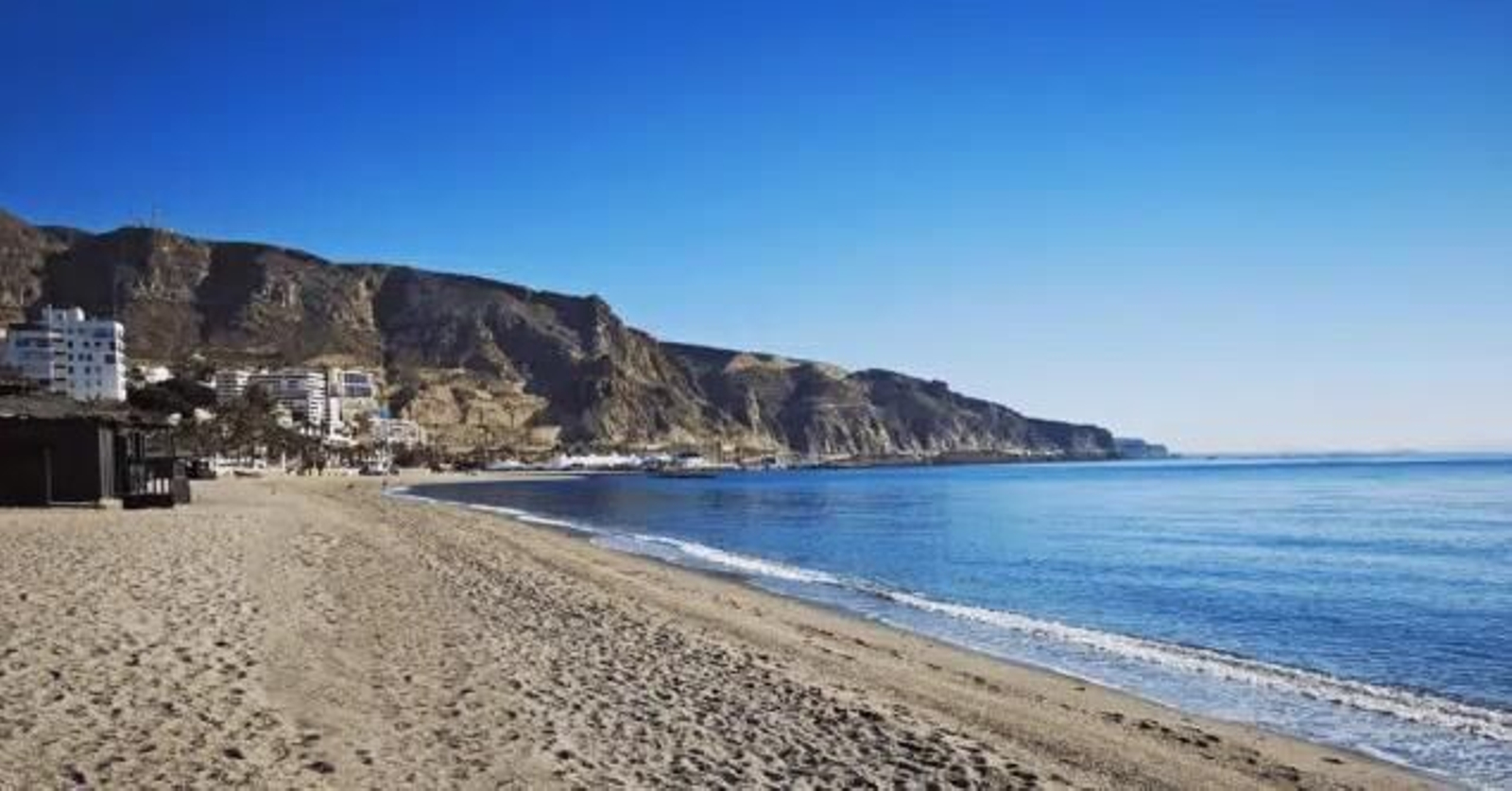 Ya se puede beber agua con normalidad en Roquetas tras averiarse la desalinizadora