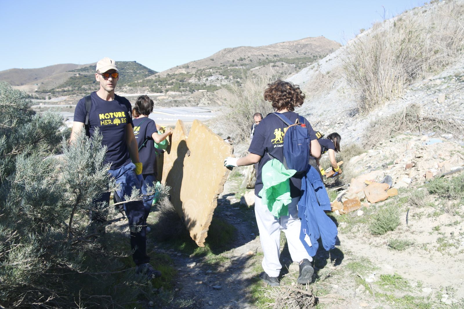 Así ha sido la primera jornada de plogging del año en la Costa de Granada