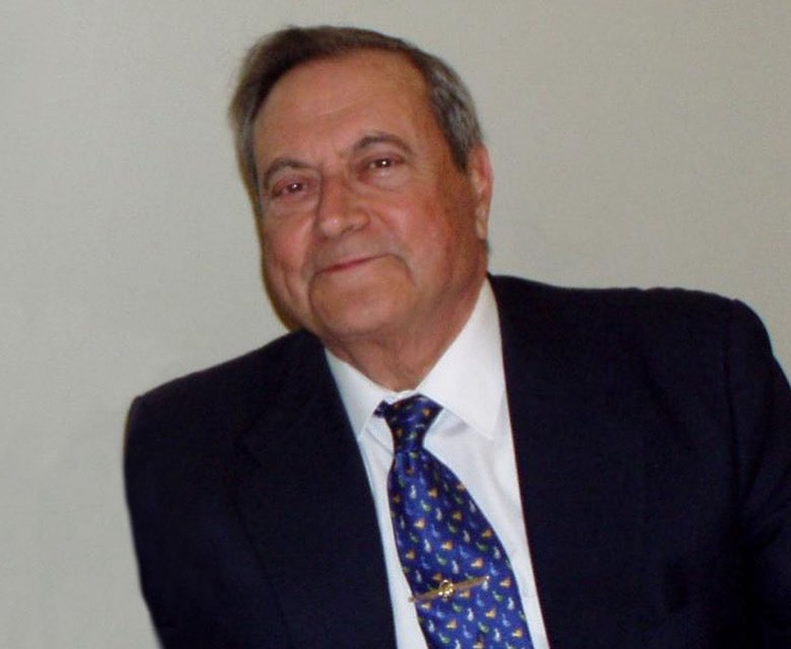 El cofrade Roberto Echevarría