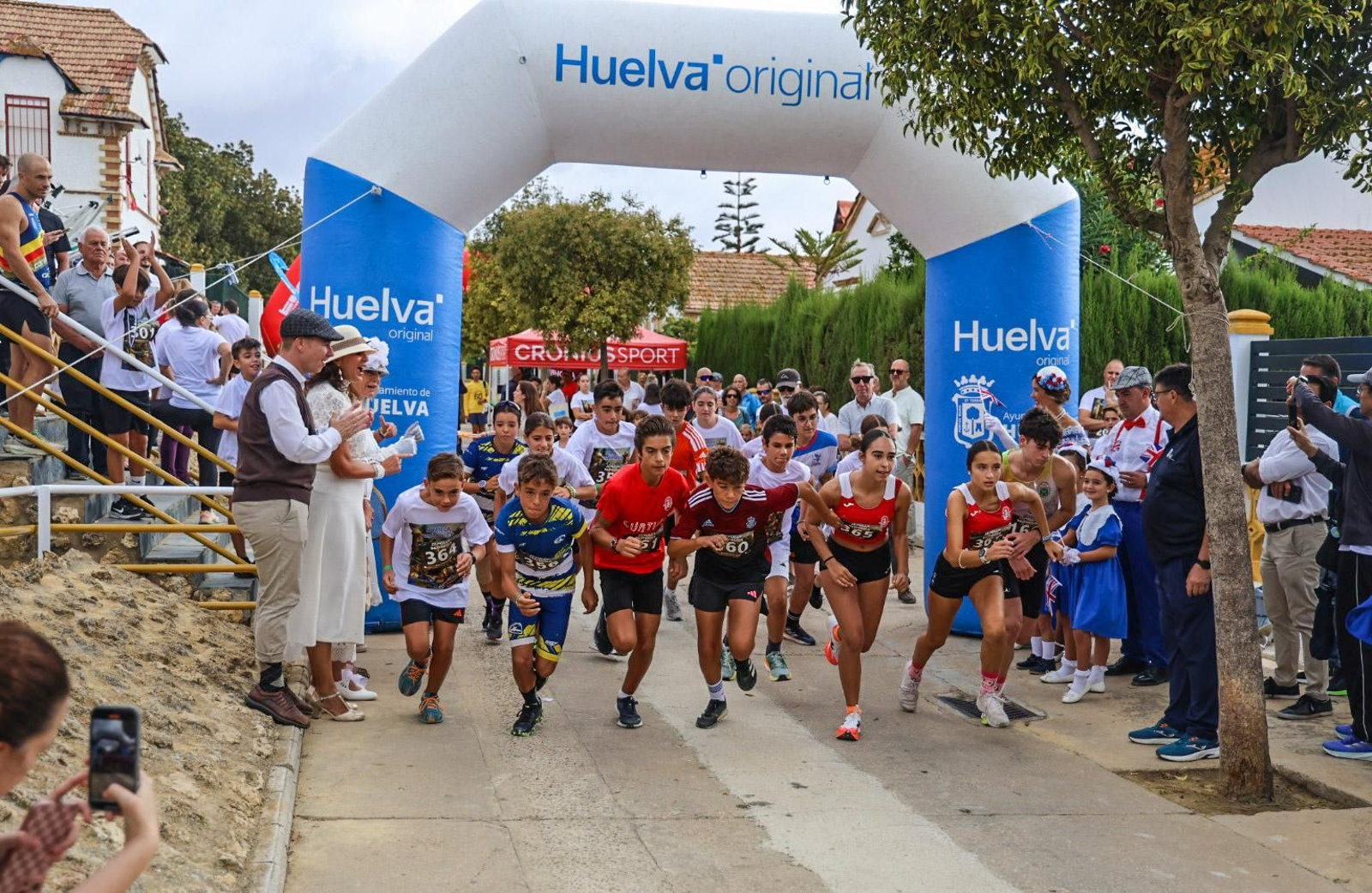 Imágenes de la 'II Milla Británica' en el Barrio Obrero con motivo de la Feria del Legado Británico