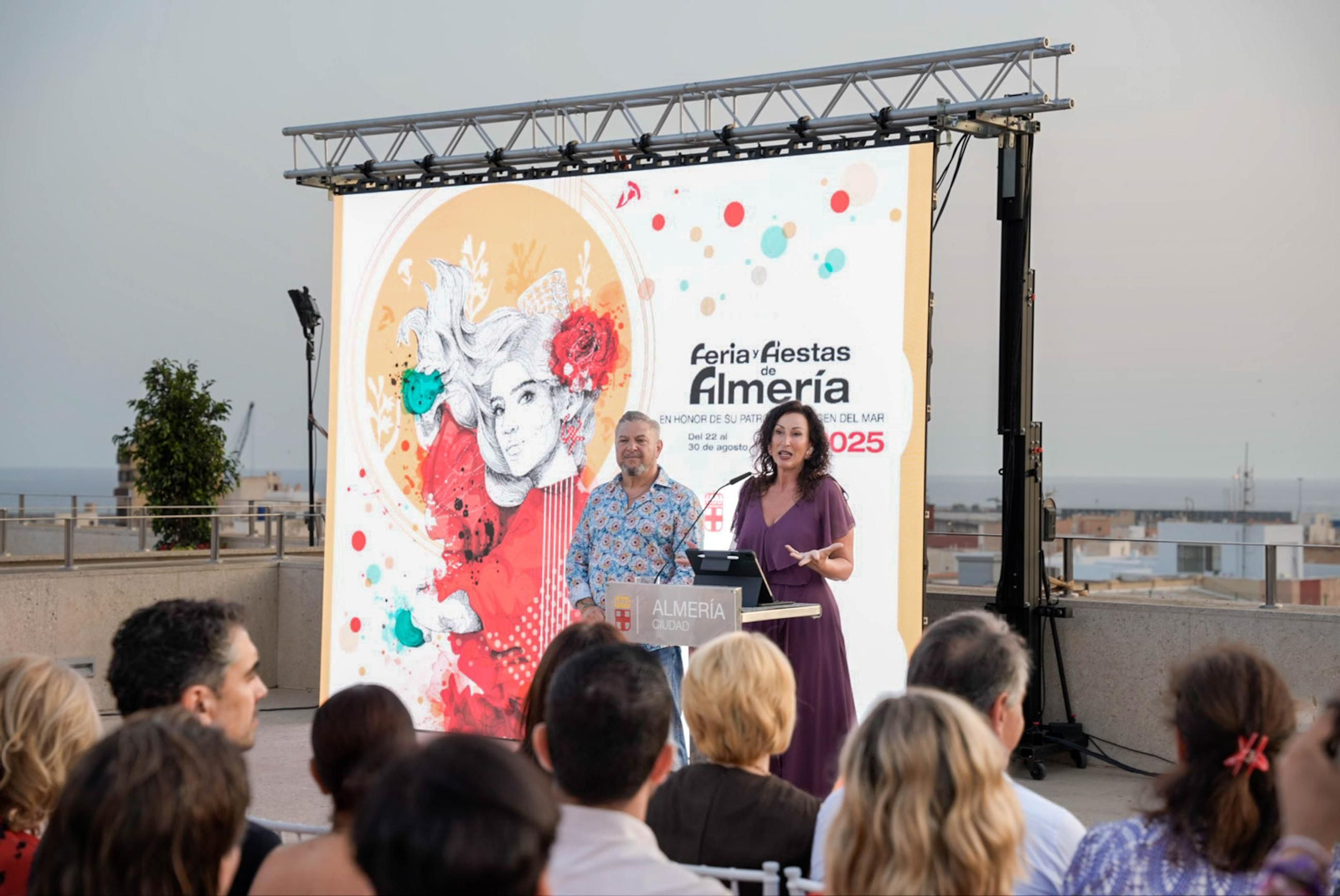 La alcaldesa y el concejal de Cultura durante la presentación de la programación