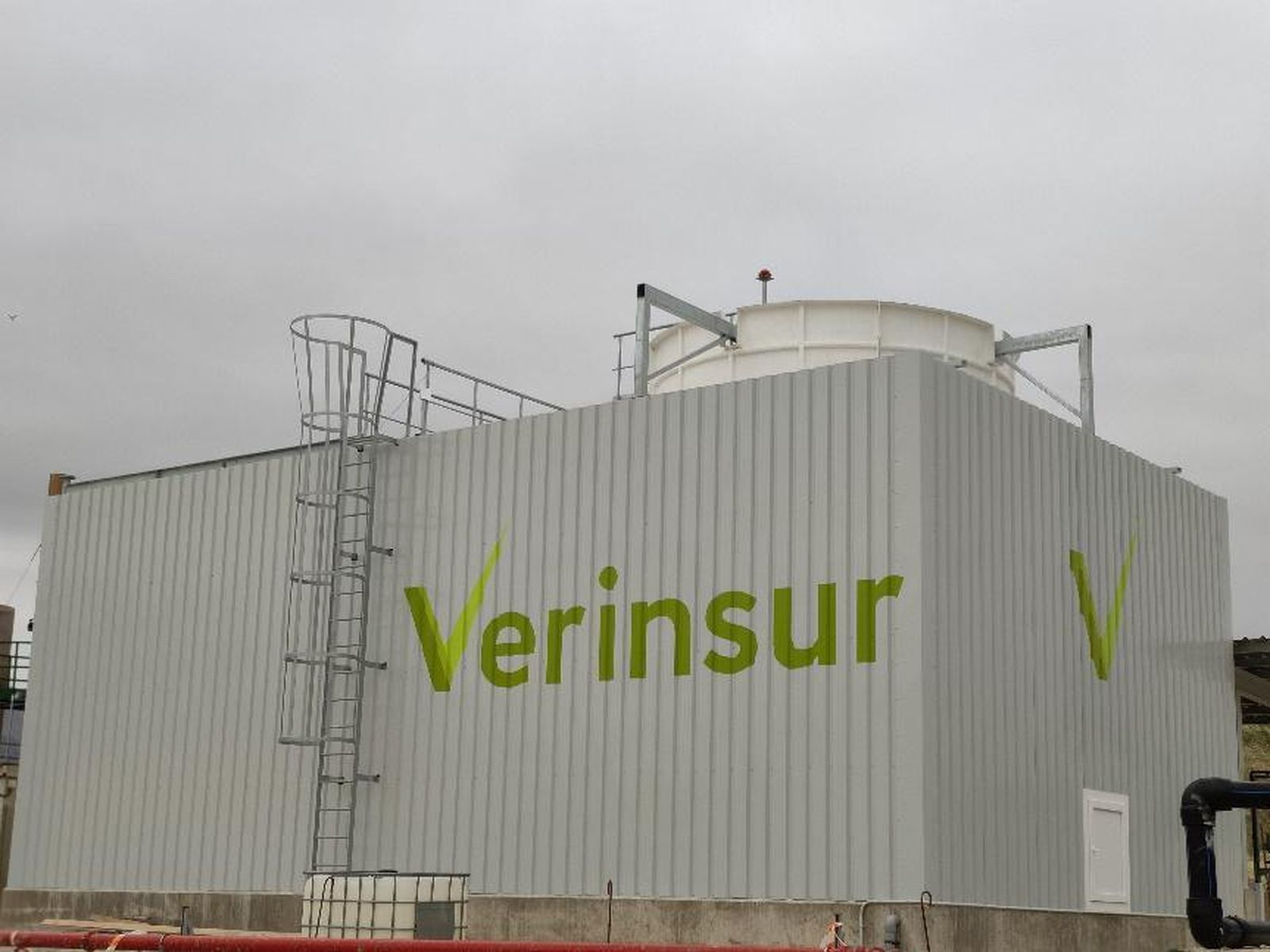 Verinsur es una empresa, referente en su sector, especializada en la gestión de residuos industriales.