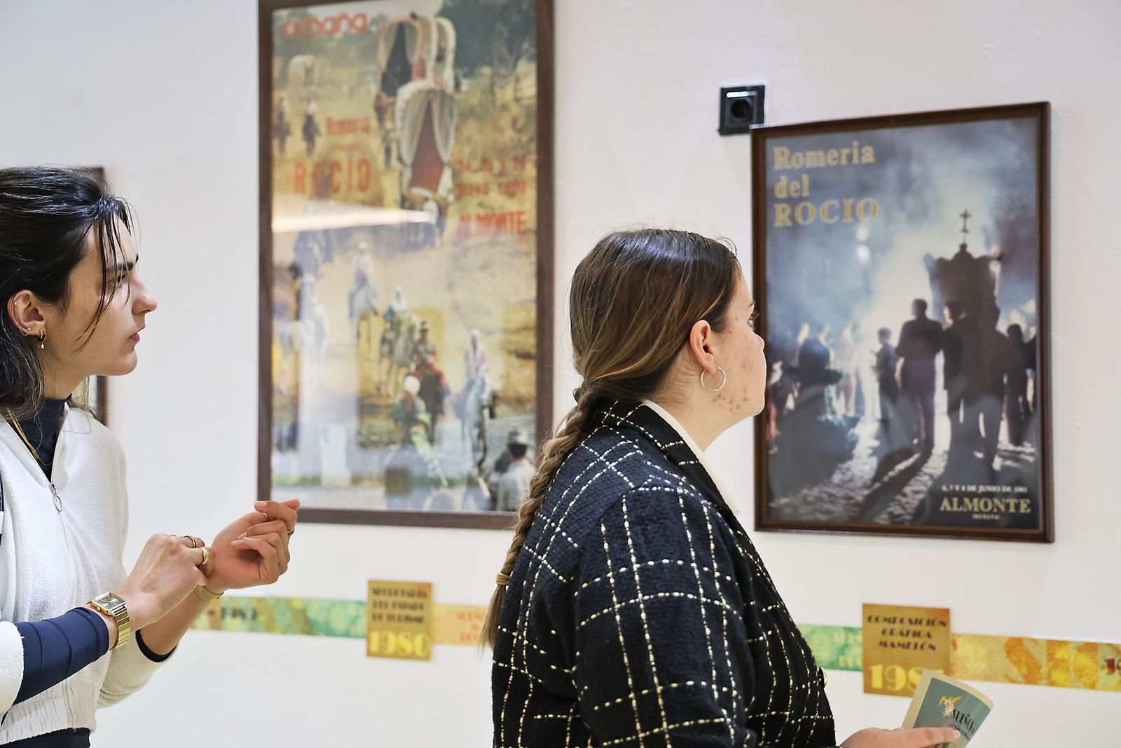 Imágenes de la inauguración de la exposición 'Sueños de Rocío. Carteles de Romería'.