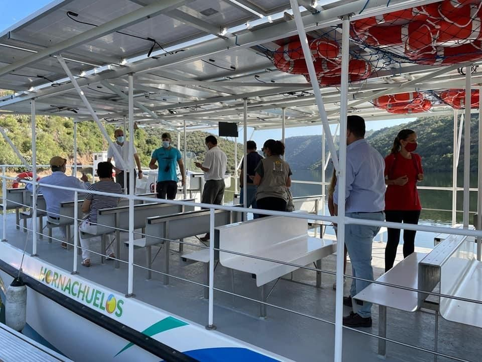 El primer viaje en barco por el Bembézar, en imágenes