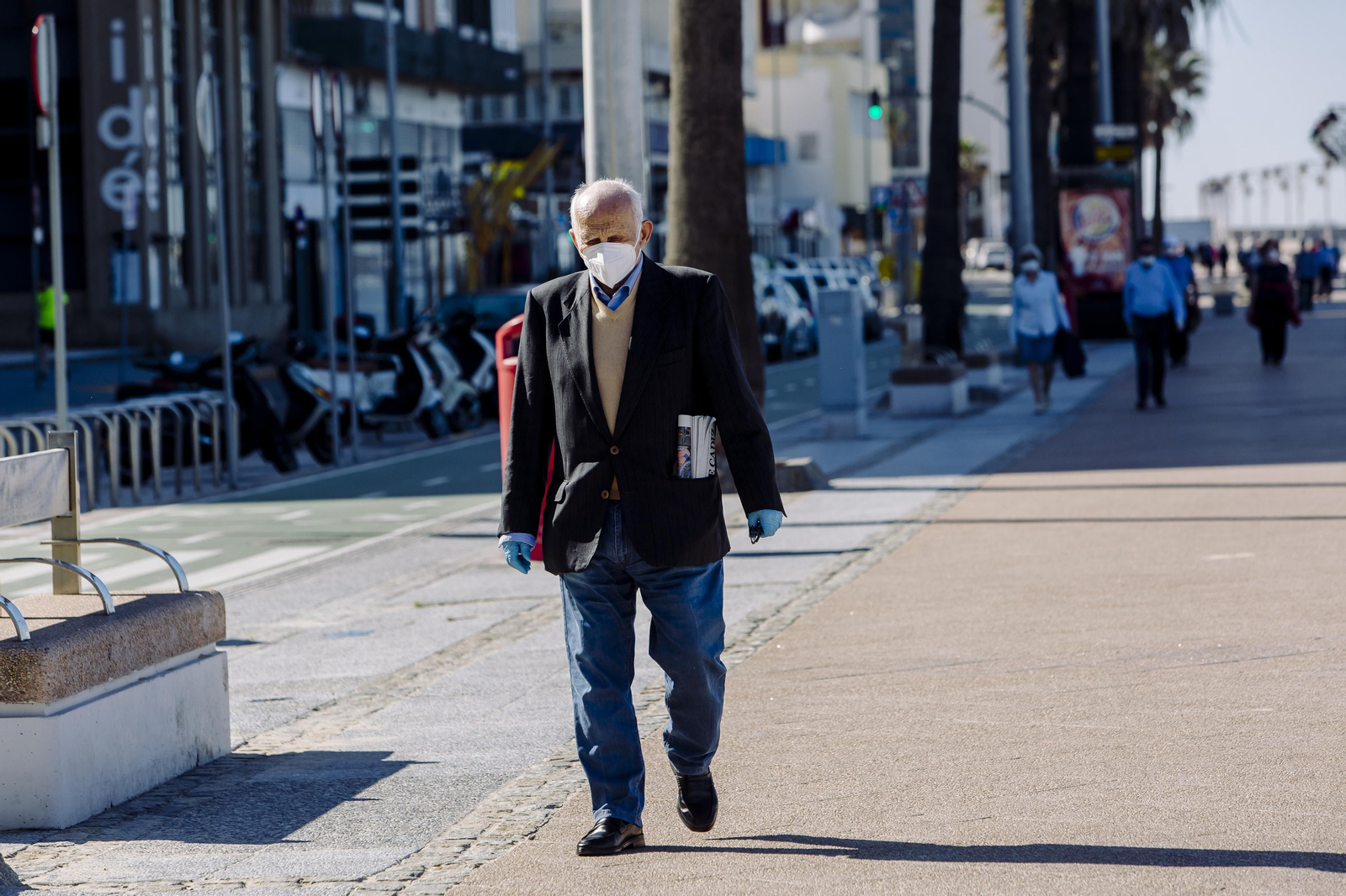 A partir de las diez de la mañana fué el turno de los mayores de 70 años para poder pasear