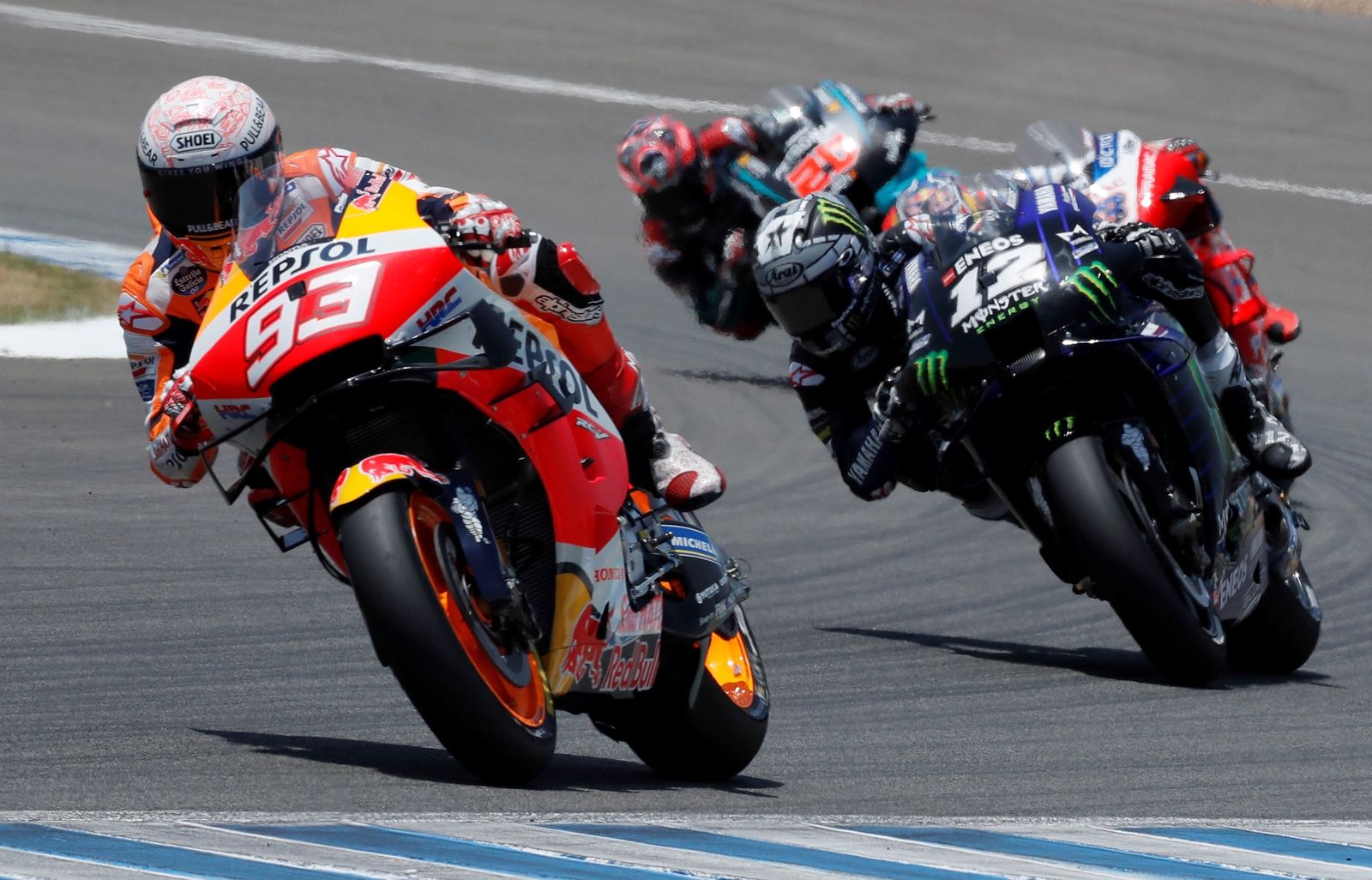 Marc Márquez, delante de Viñales .