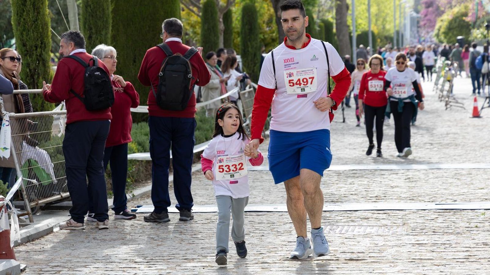 Más de 2.100 participantes corren para promover la salud en Jaén, en imágenes (1)