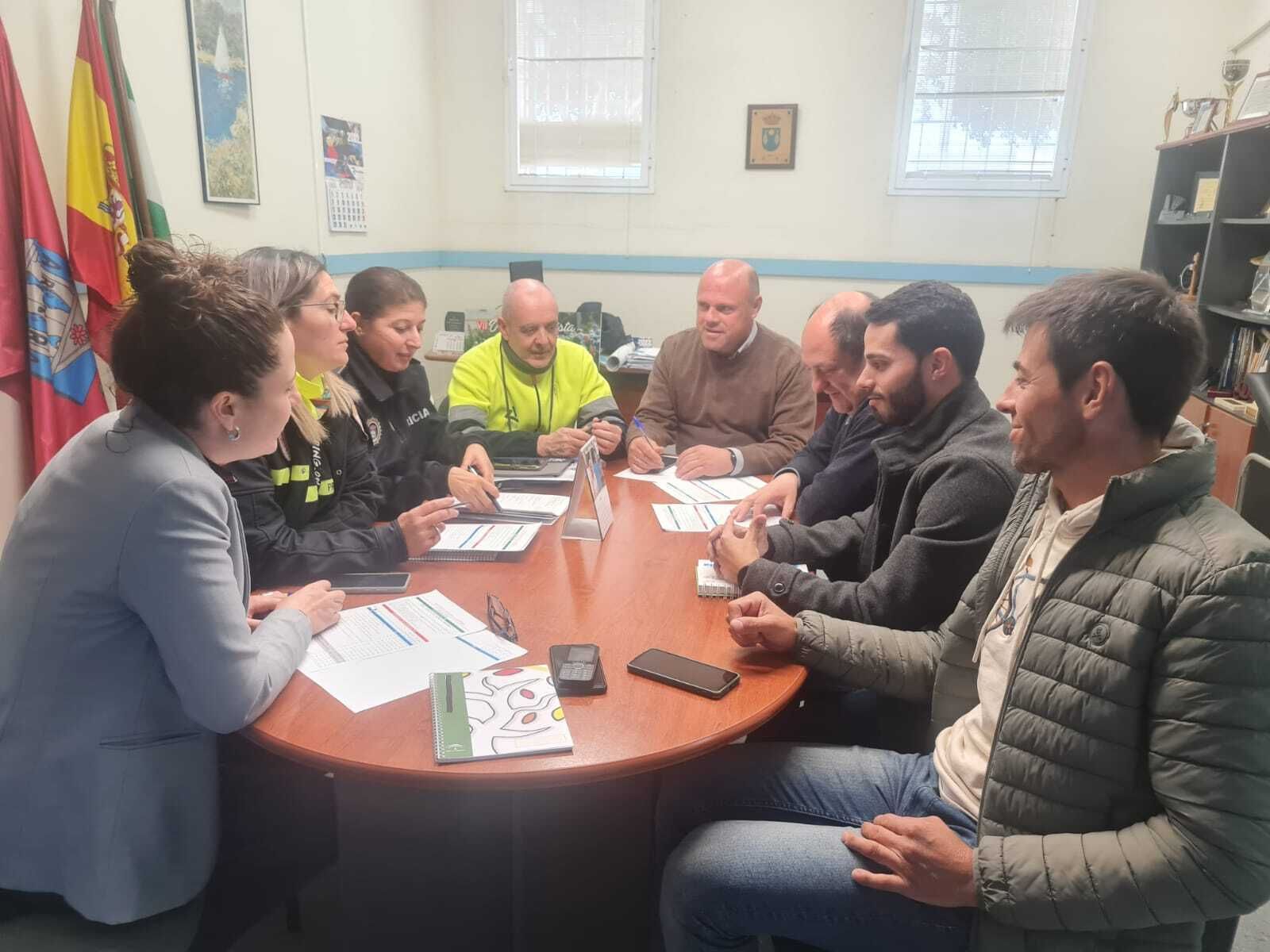 Imagen de la reunión de seguridad mantenida en Adra