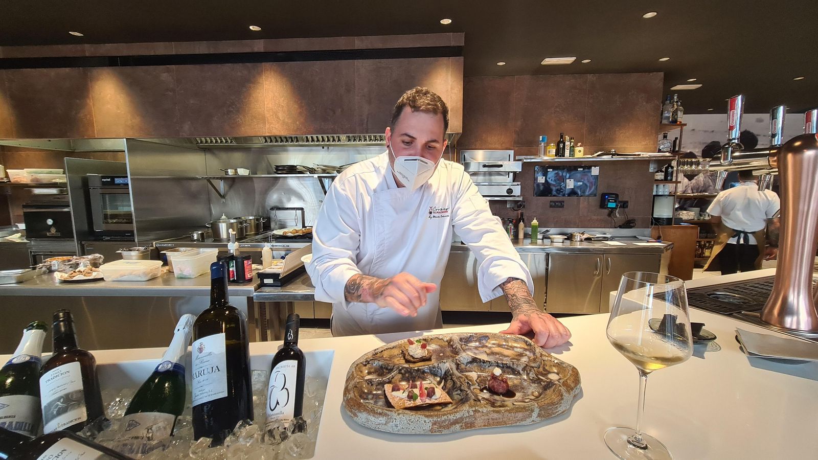 Mauro explicando aperitivos