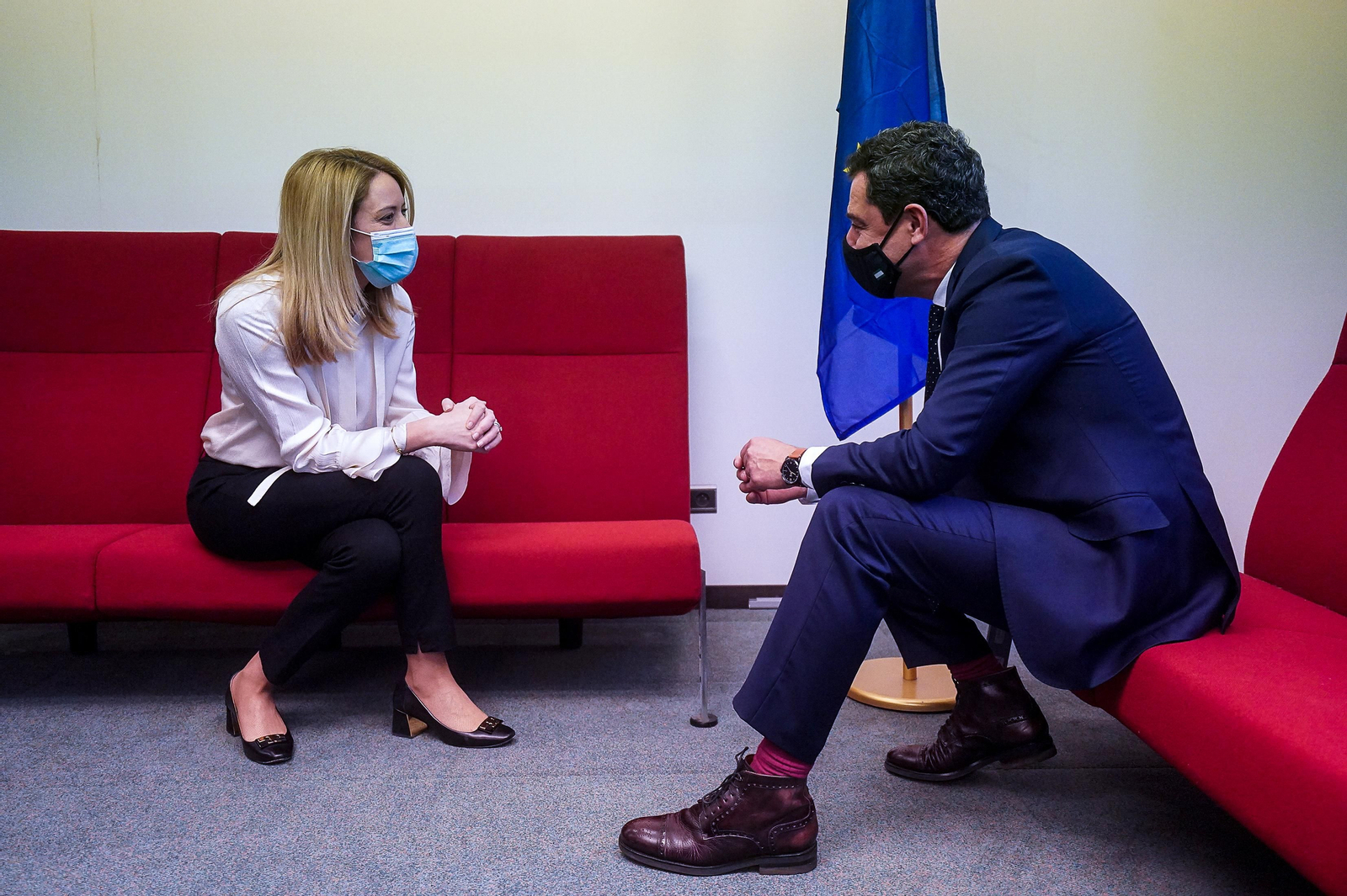 Juanma Moreno reunido con la presidenta del Parlamento Europeo
