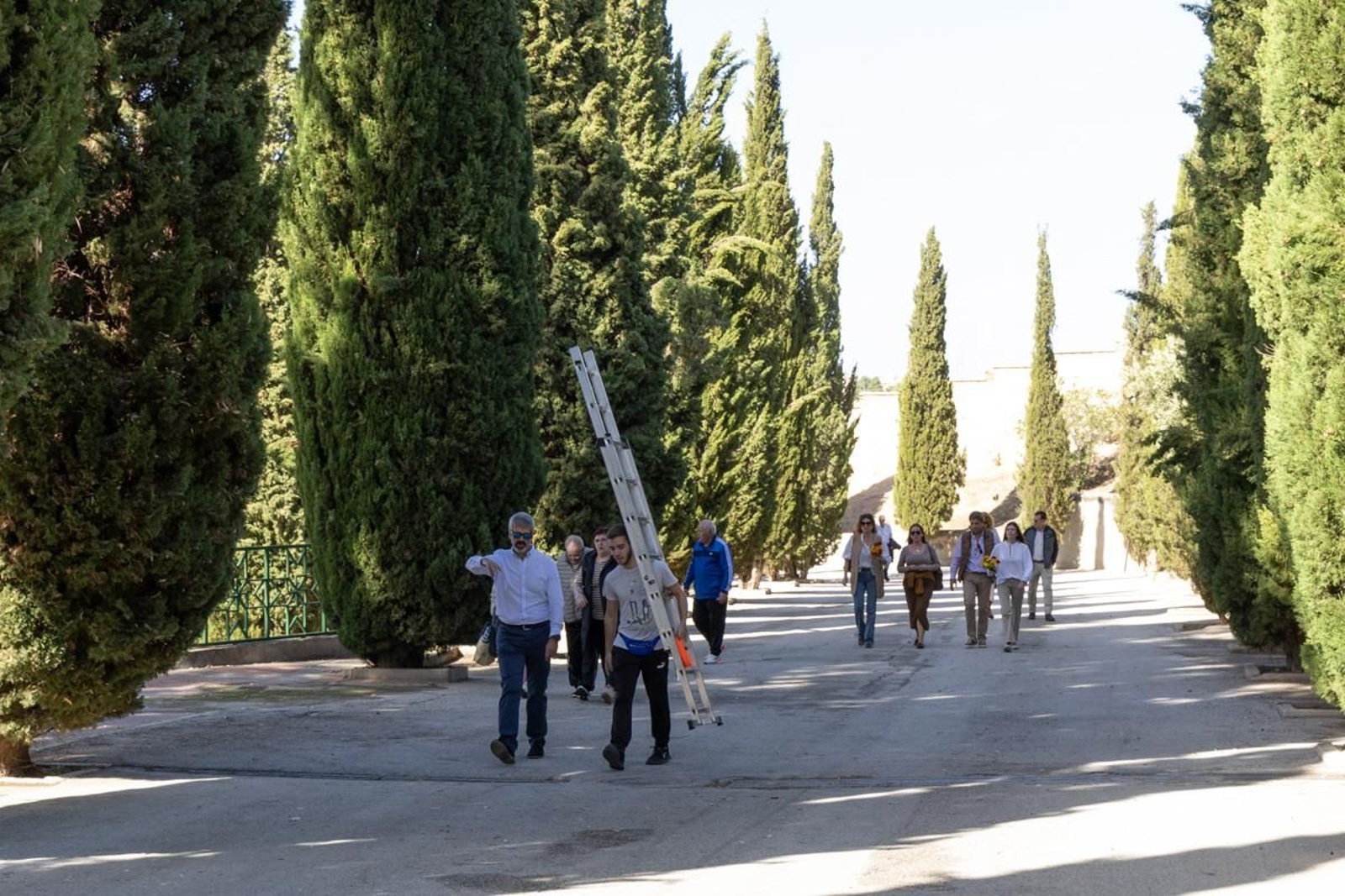 Día de Los Santos en el cementerio de San Fernando y San Eufrasio de Jaén, en imágenes