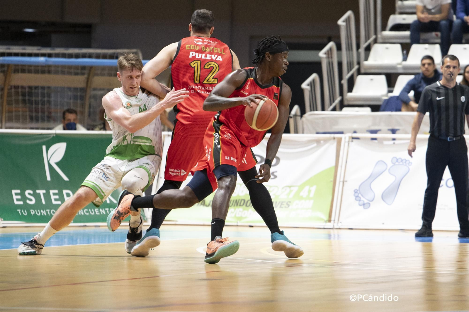 El TAU Castelló-Covirán Granada, en imágenes