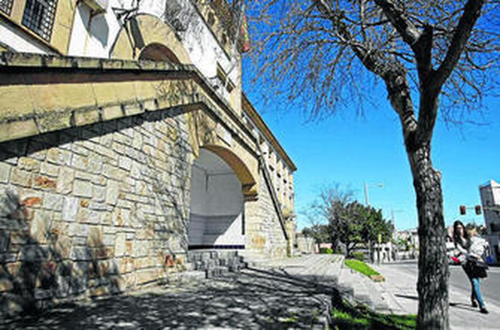 Fachada del Centro de Internamiento de Extranjeros (CIE) de La Piñera, en Algeciras.