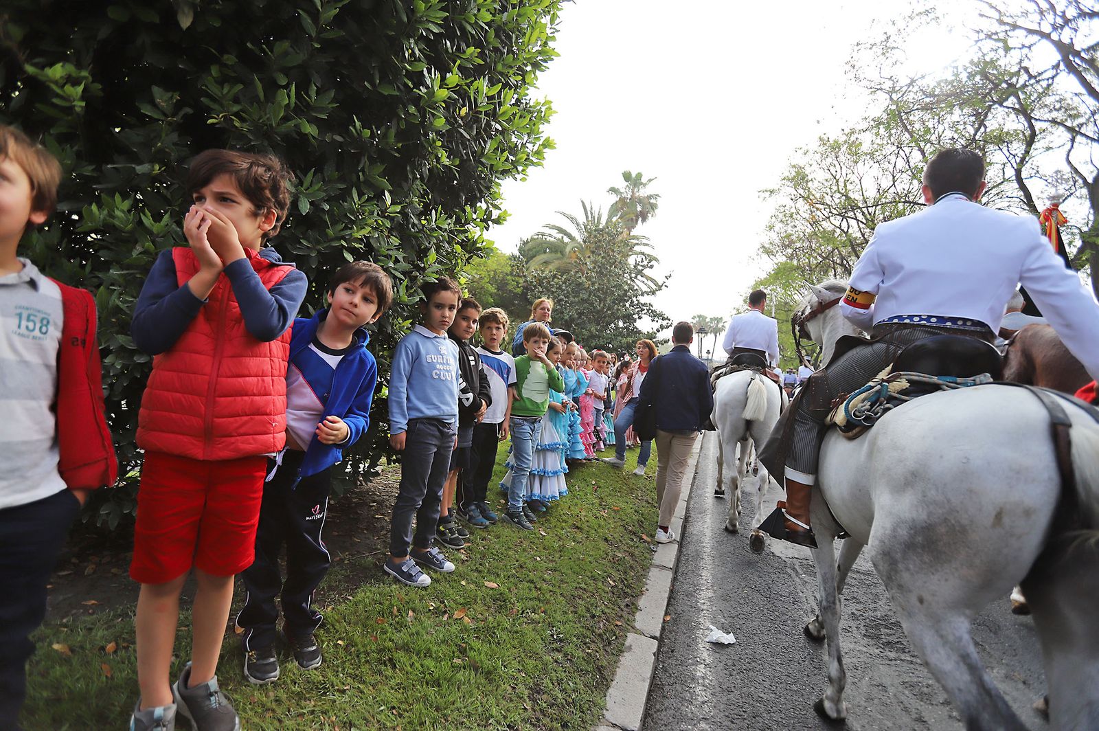 El Rocío 2023: Imágenes de la Hermandad de Emigrantes en su salida de Huelva