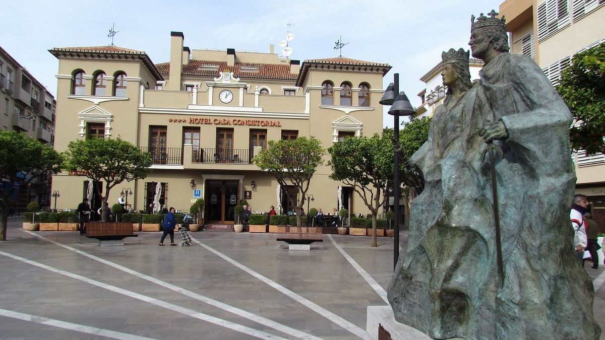 Tres años de cárcel por estrellarle un vaso de cristal en la cara a una mujer en Fuengirola