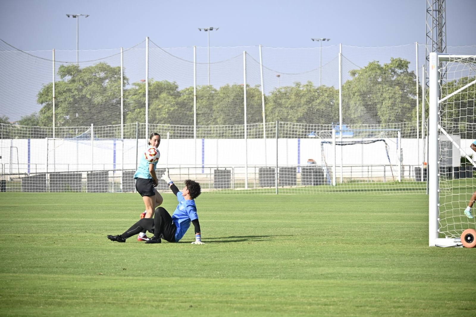 Entrenamiento del Sporting de Huelva a puertas abiertas, en imágenes